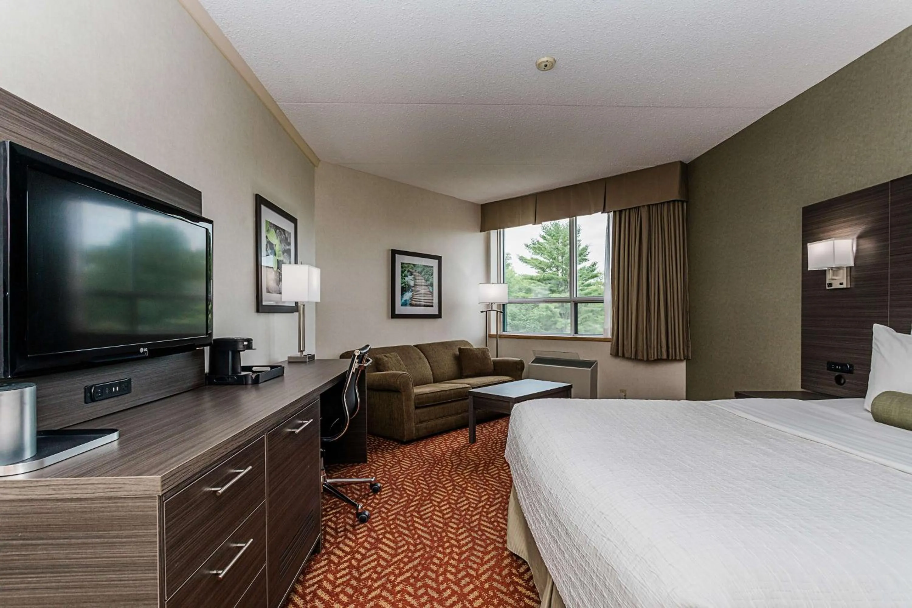 Queen Room with Sofa Bed - Non-Smoking in Best Western Inn On The Bay