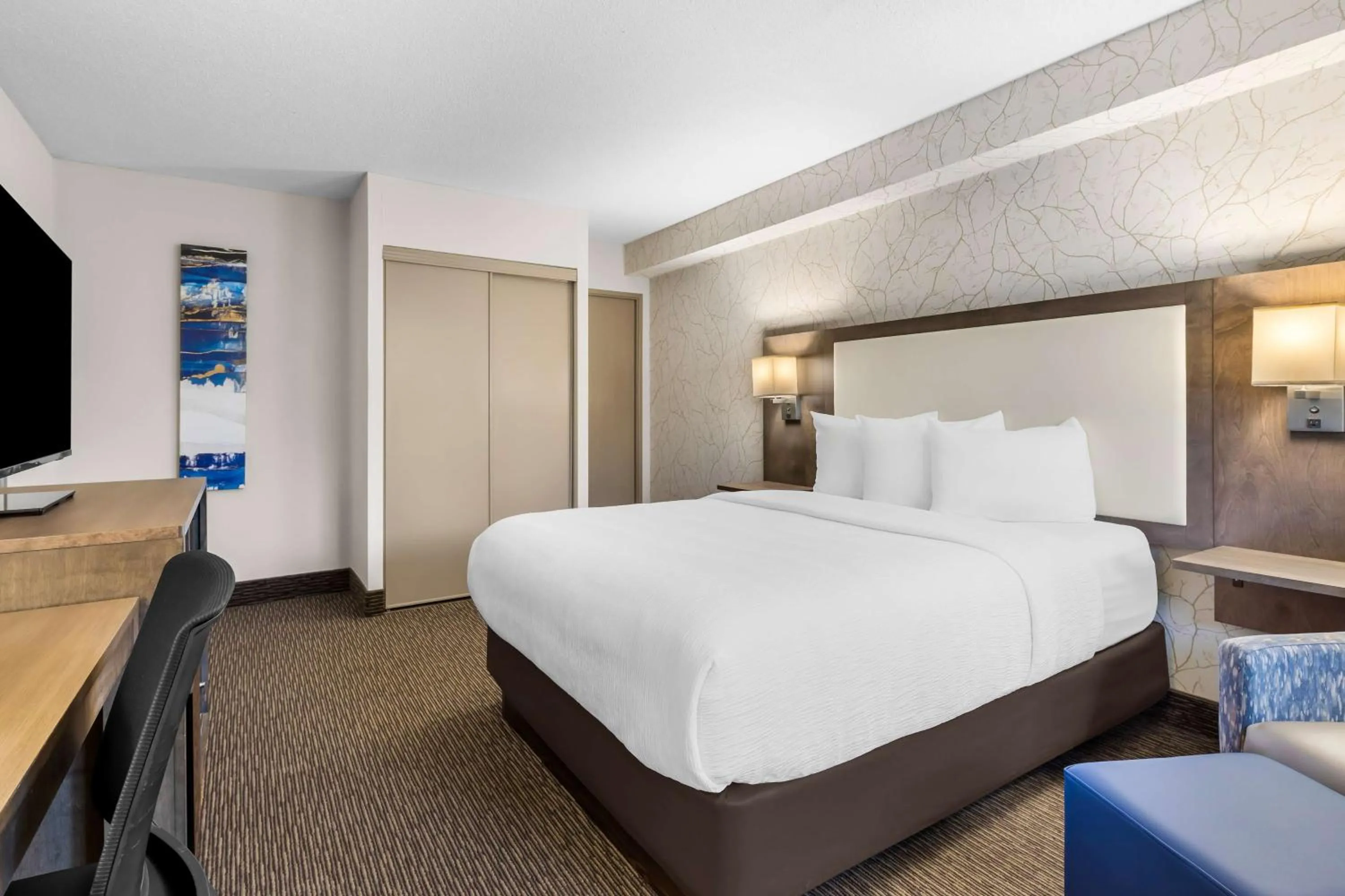 Queen Room - Non Smoking in Best Western Halton Hills