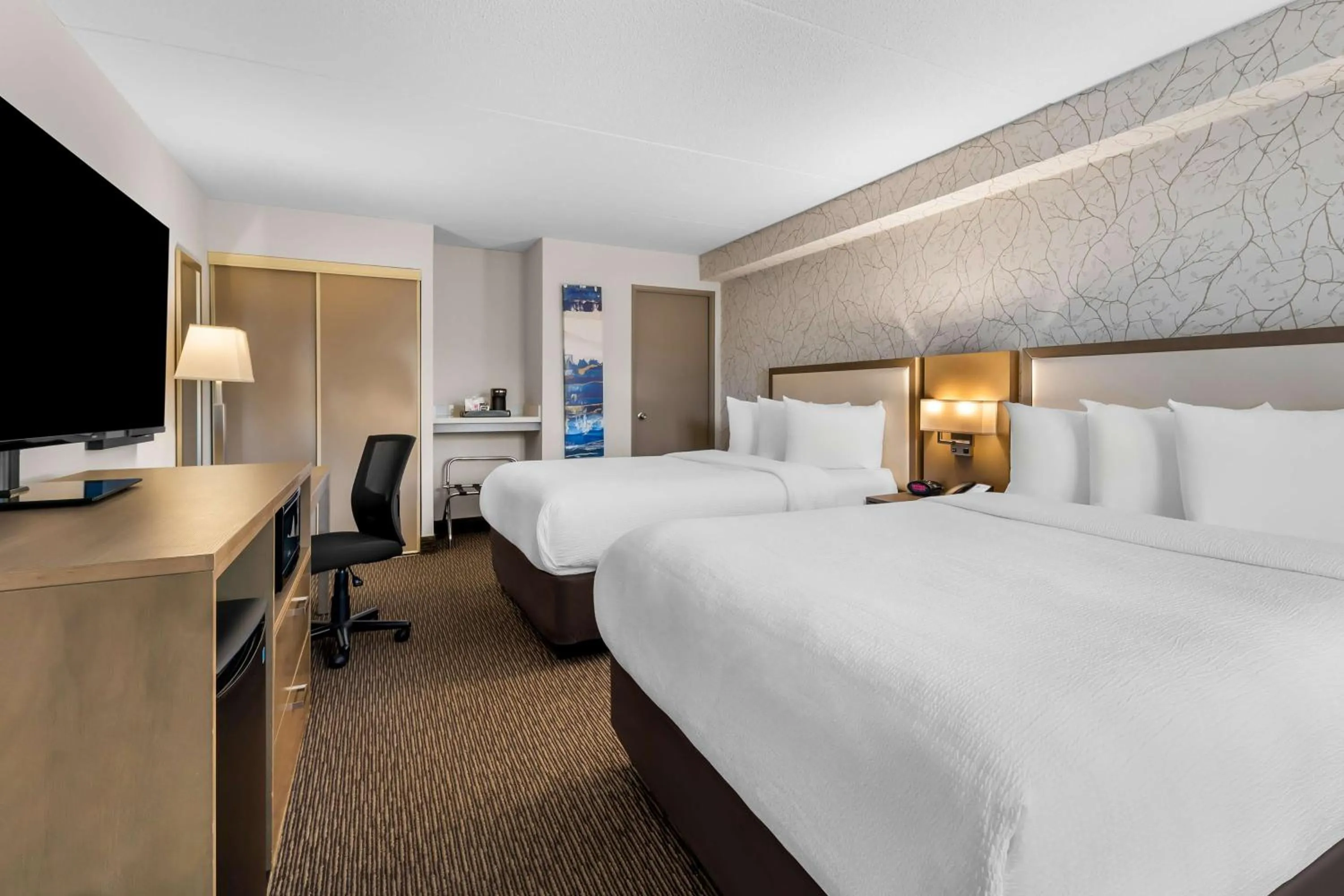 Queen Room with Two Queen Beds in Best Western Halton Hills