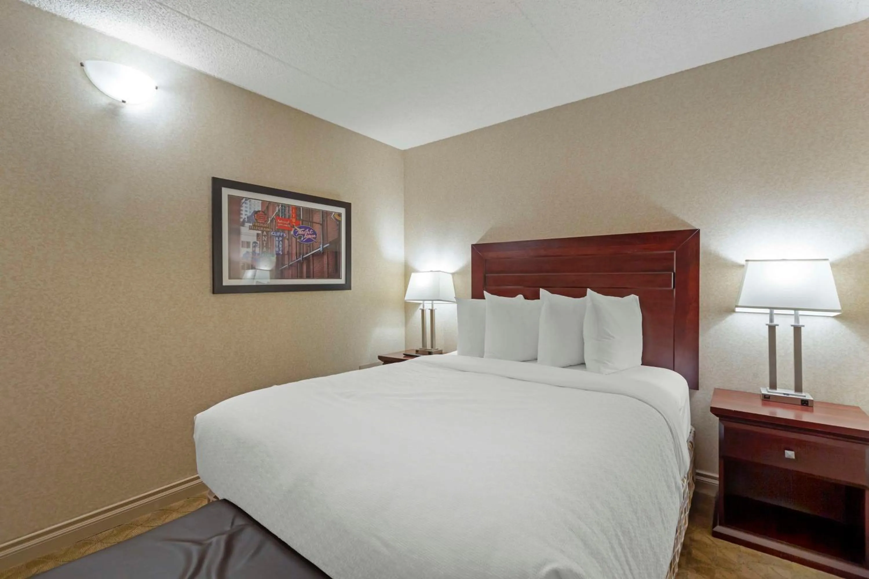 Queen Room in Best Western PLUS City Centre Inn