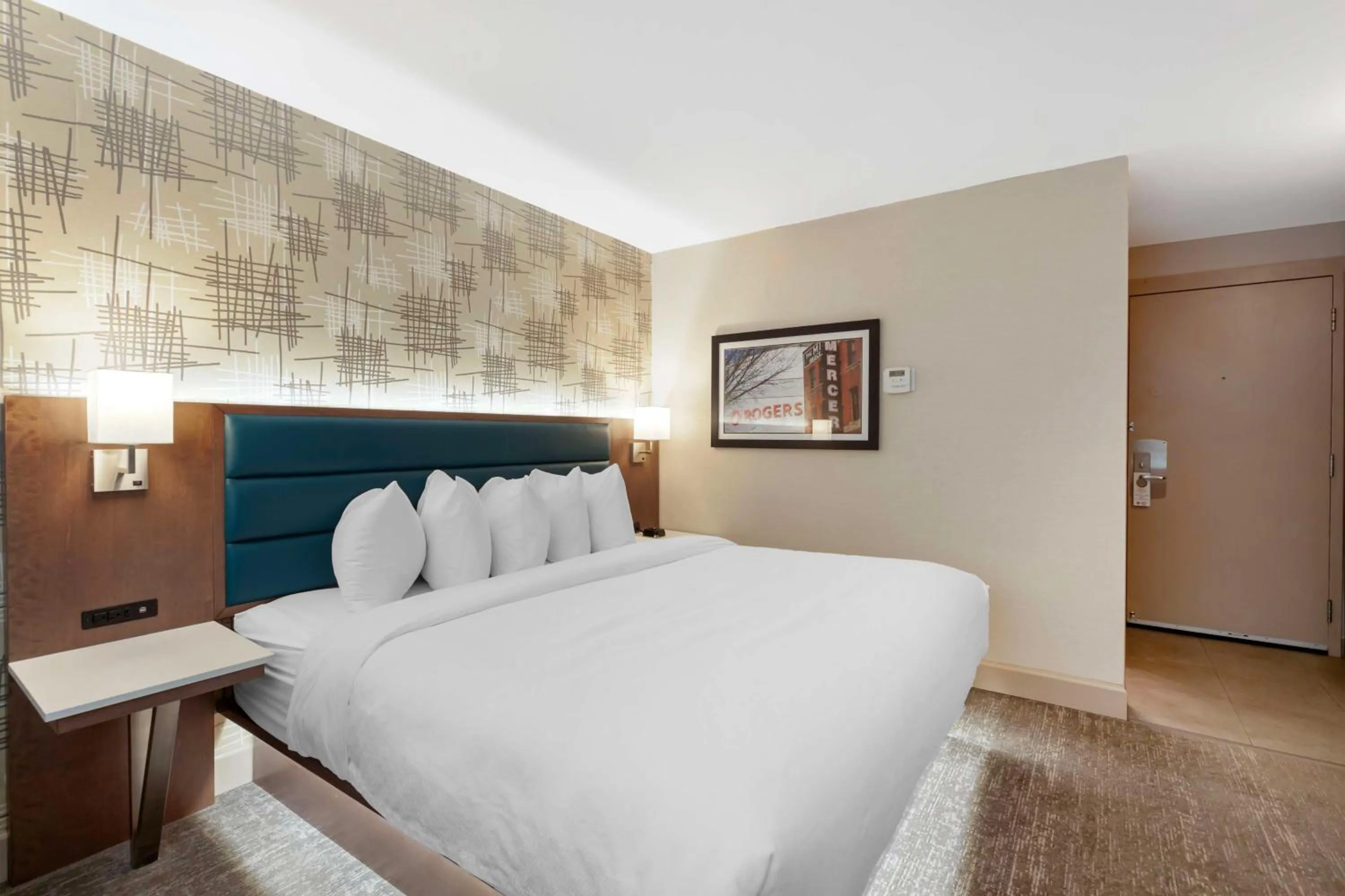 Queen Suite with Spa Bath in Best Western PLUS City Centre Inn