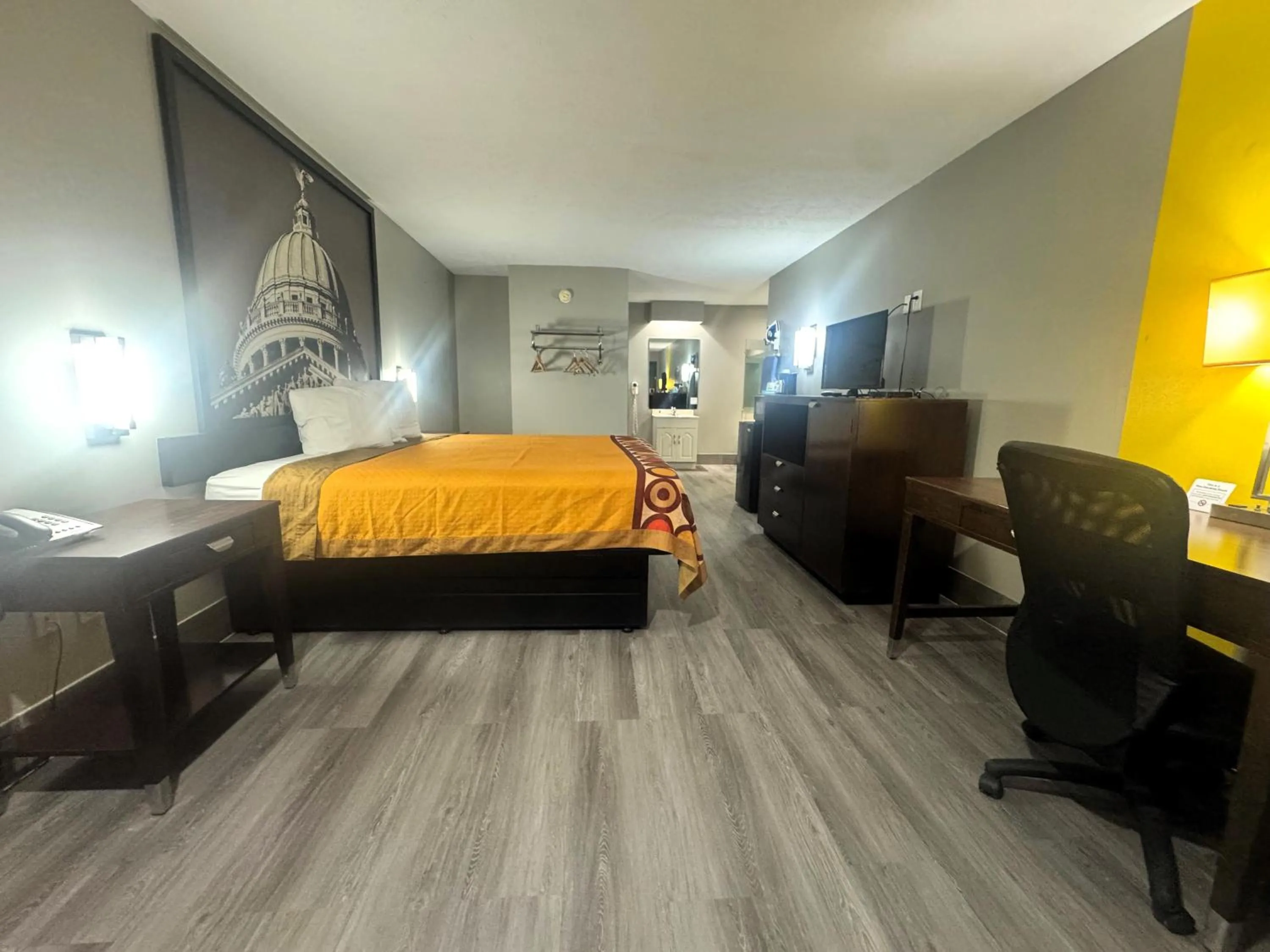 King Studio Suite - Smoking in Super 8 by Wyndham Kosciusko