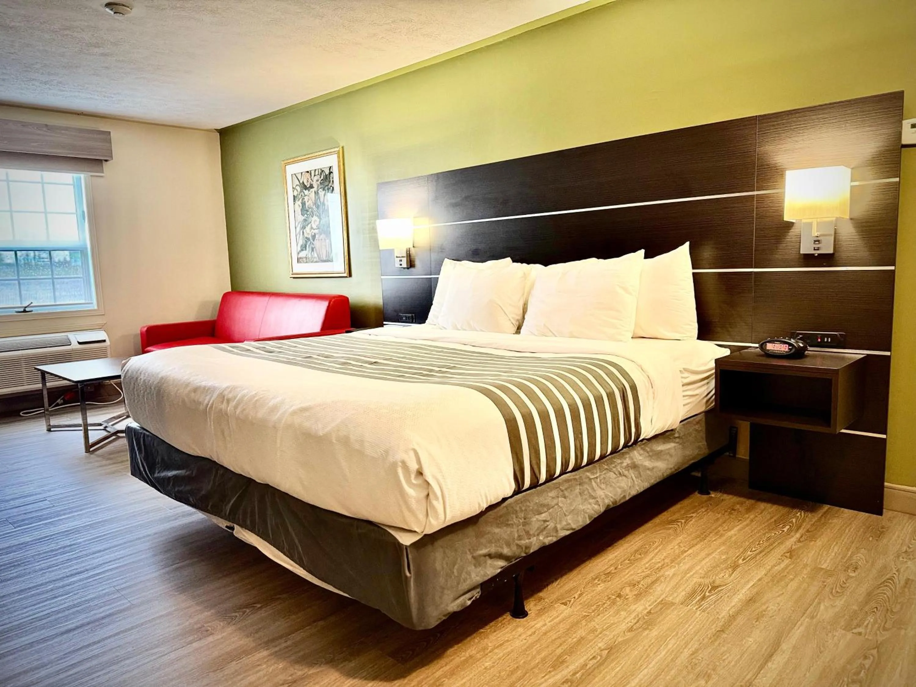 Single Room in SureStay Plus Hotel by Best Western Kincardine