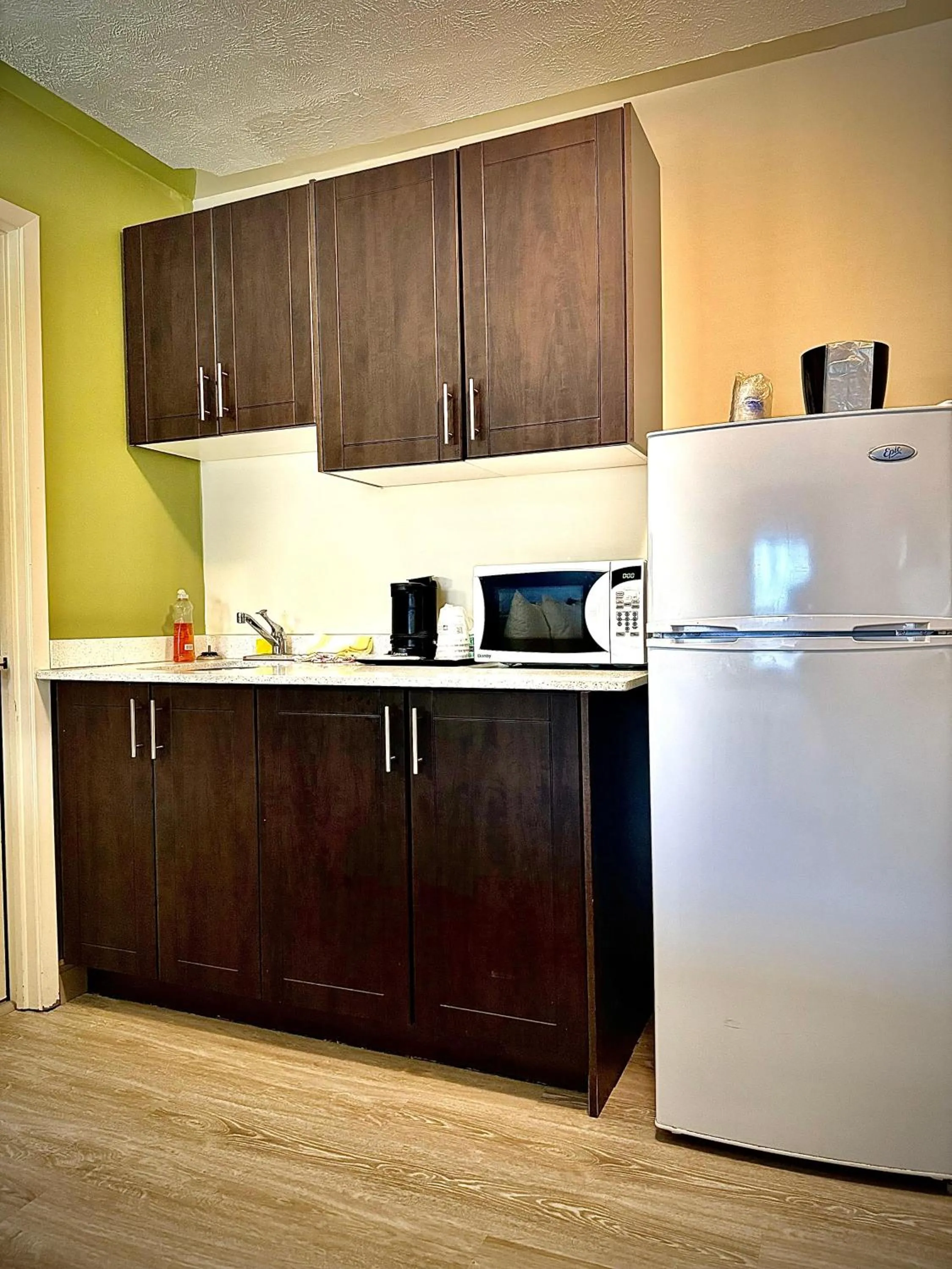 King Suite with Spa Bath - Non-Smoking in SureStay Plus Hotel by Best Western Kincardine