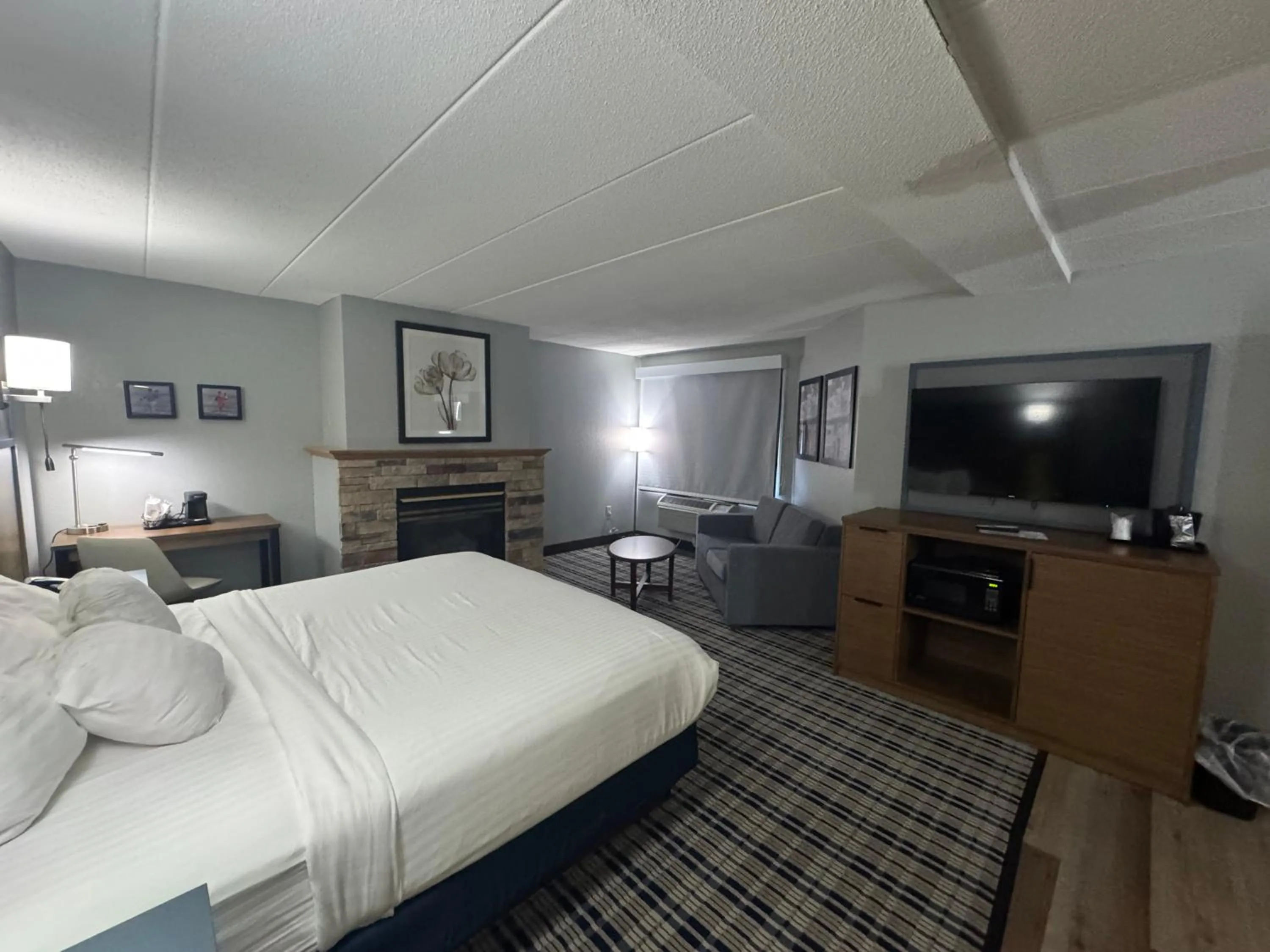 Studio King Suite - Non-Smoking in AmericInn by Wyndham Albert Lea