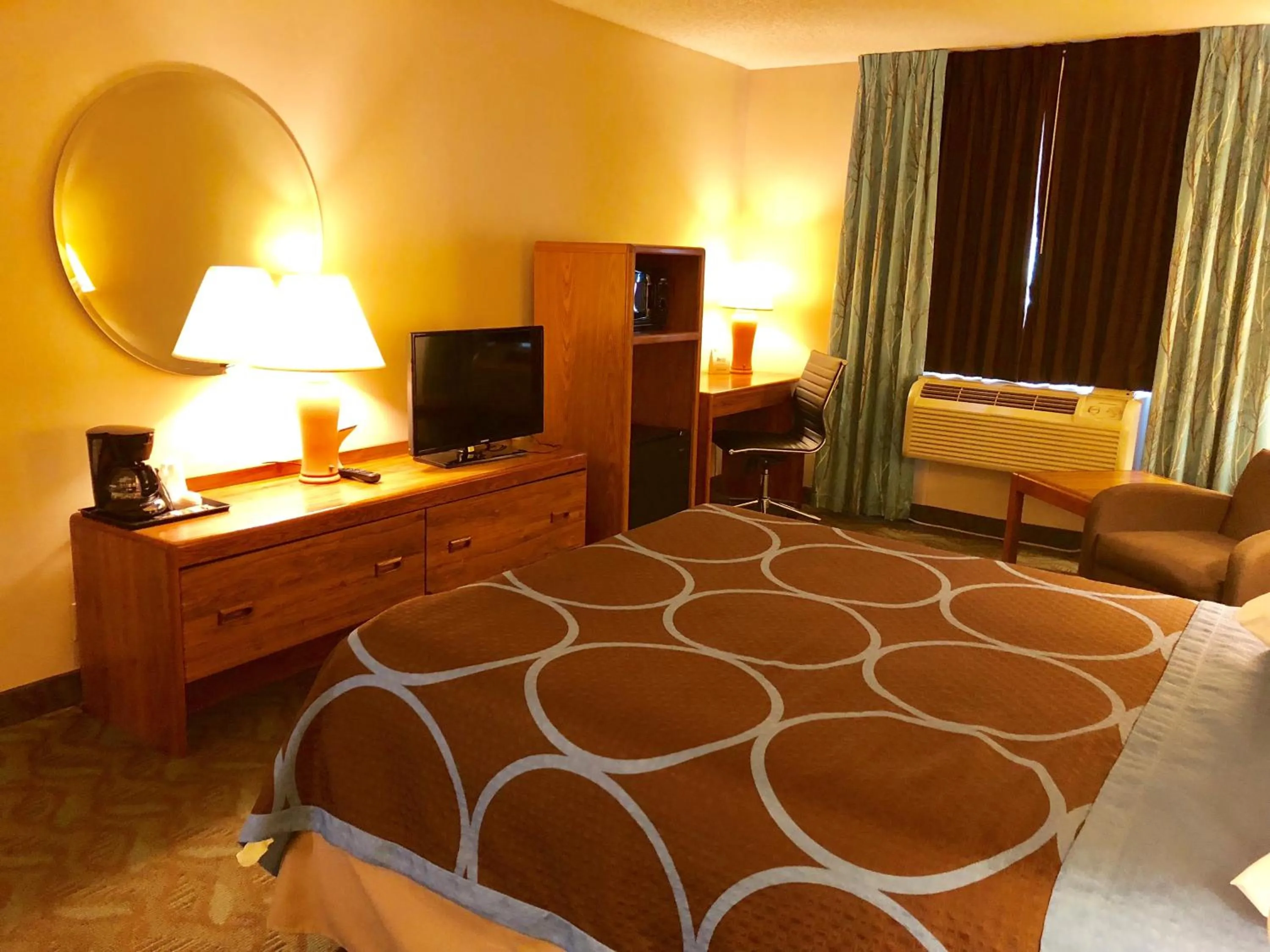 Queen Room - Non-Smoking in Super 8 by Wyndham Dodgeville