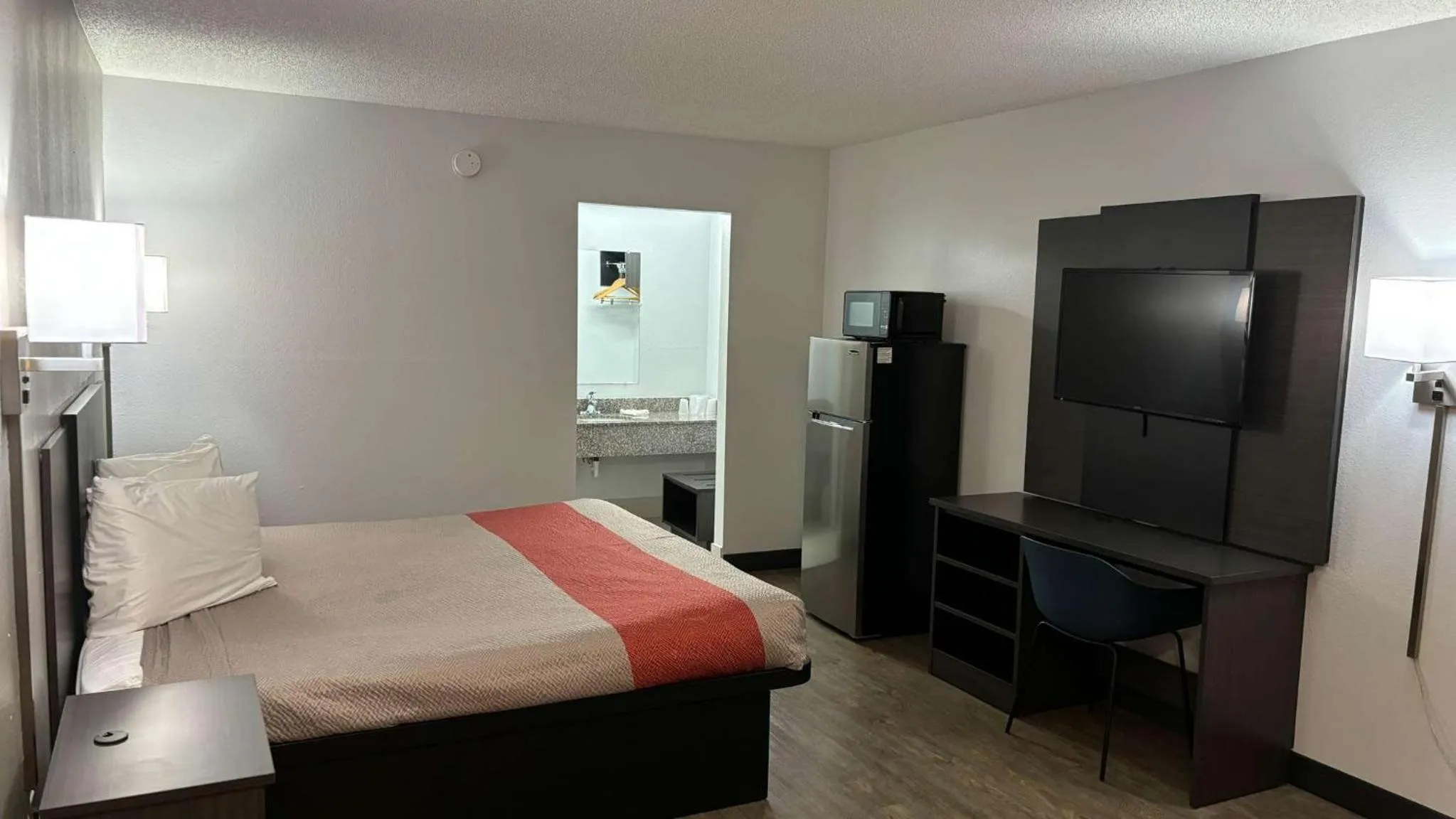 Queen Room - Disability Access - Roll in Shower in Motel 6-Macclenny, FL
