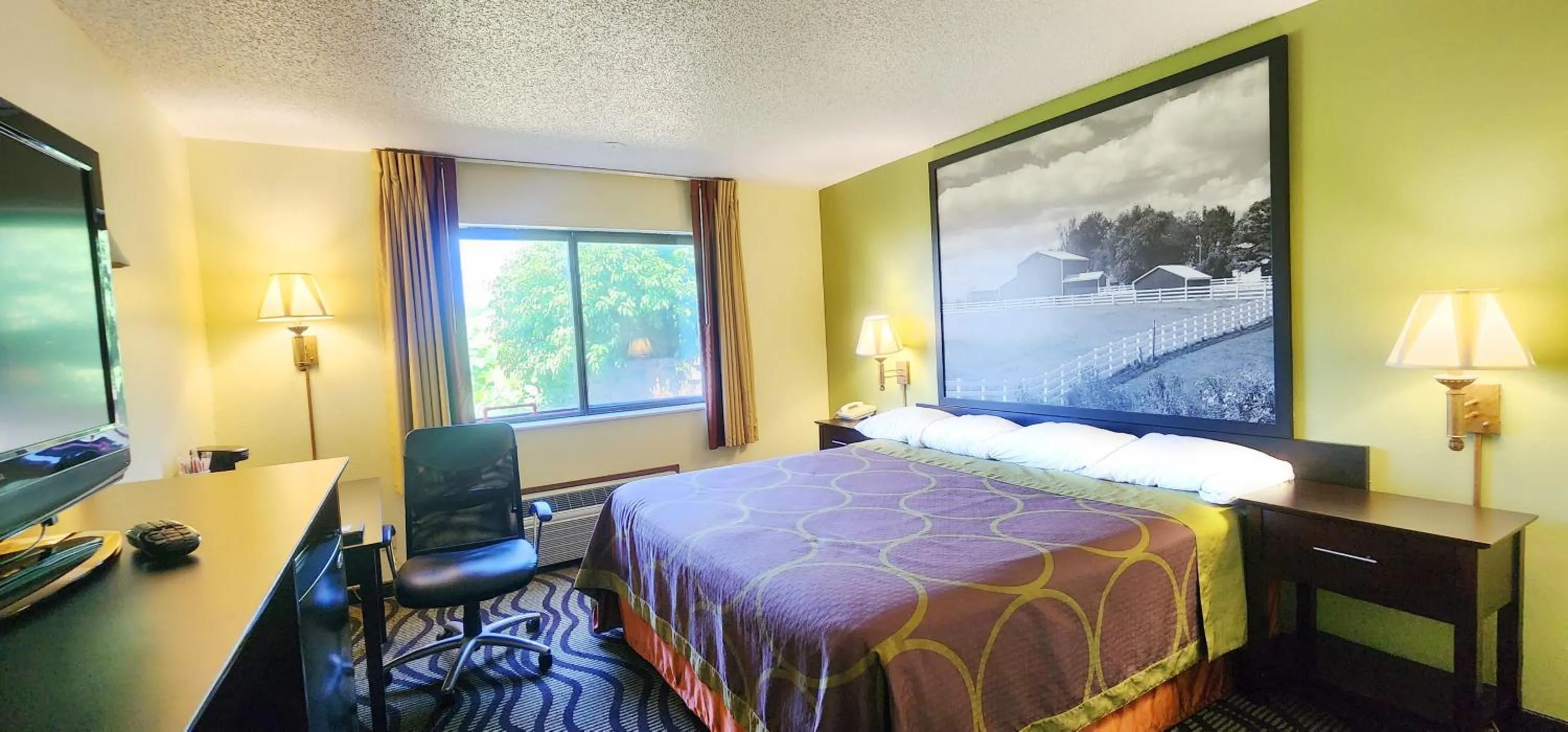 King Studio - Non-Smoking in Super 8 by Wyndham Newton