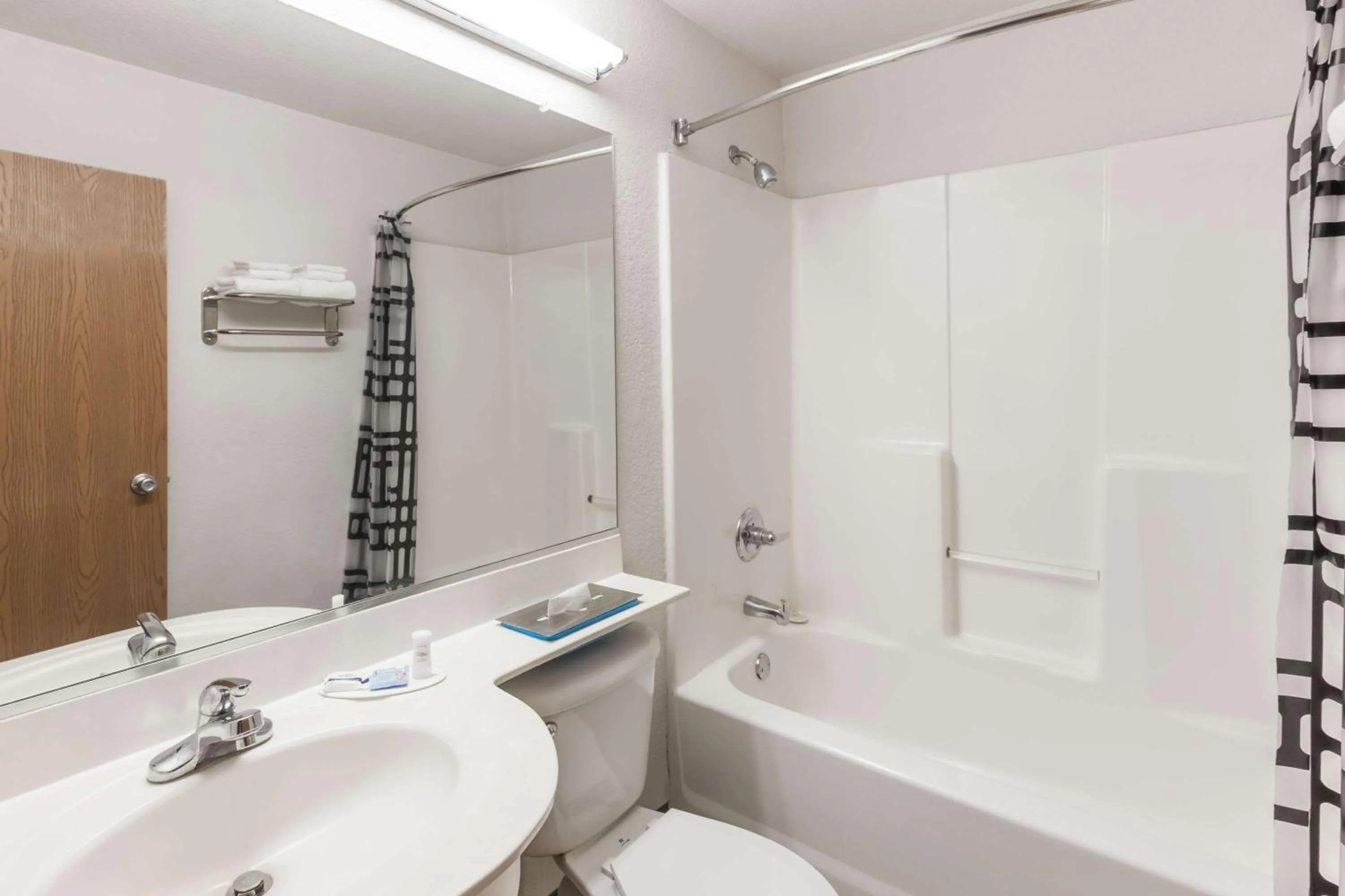 Queen Room - Disability Access/Non-Smoking in Microtel Inn & Suites by Wyndham Ardmore