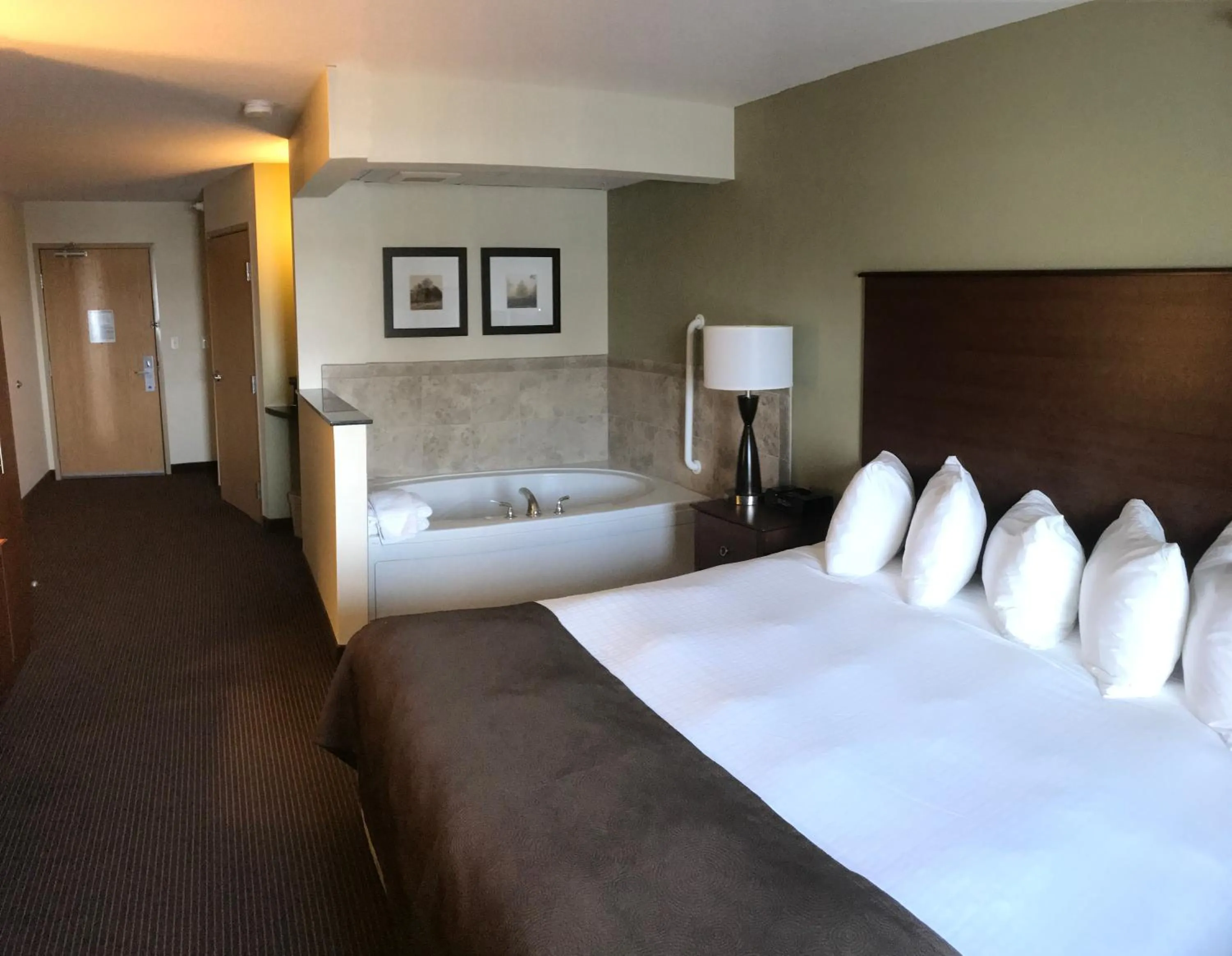 King Room - Mobility Access/Non-Smoking in AmericInn by Wyndham Osage