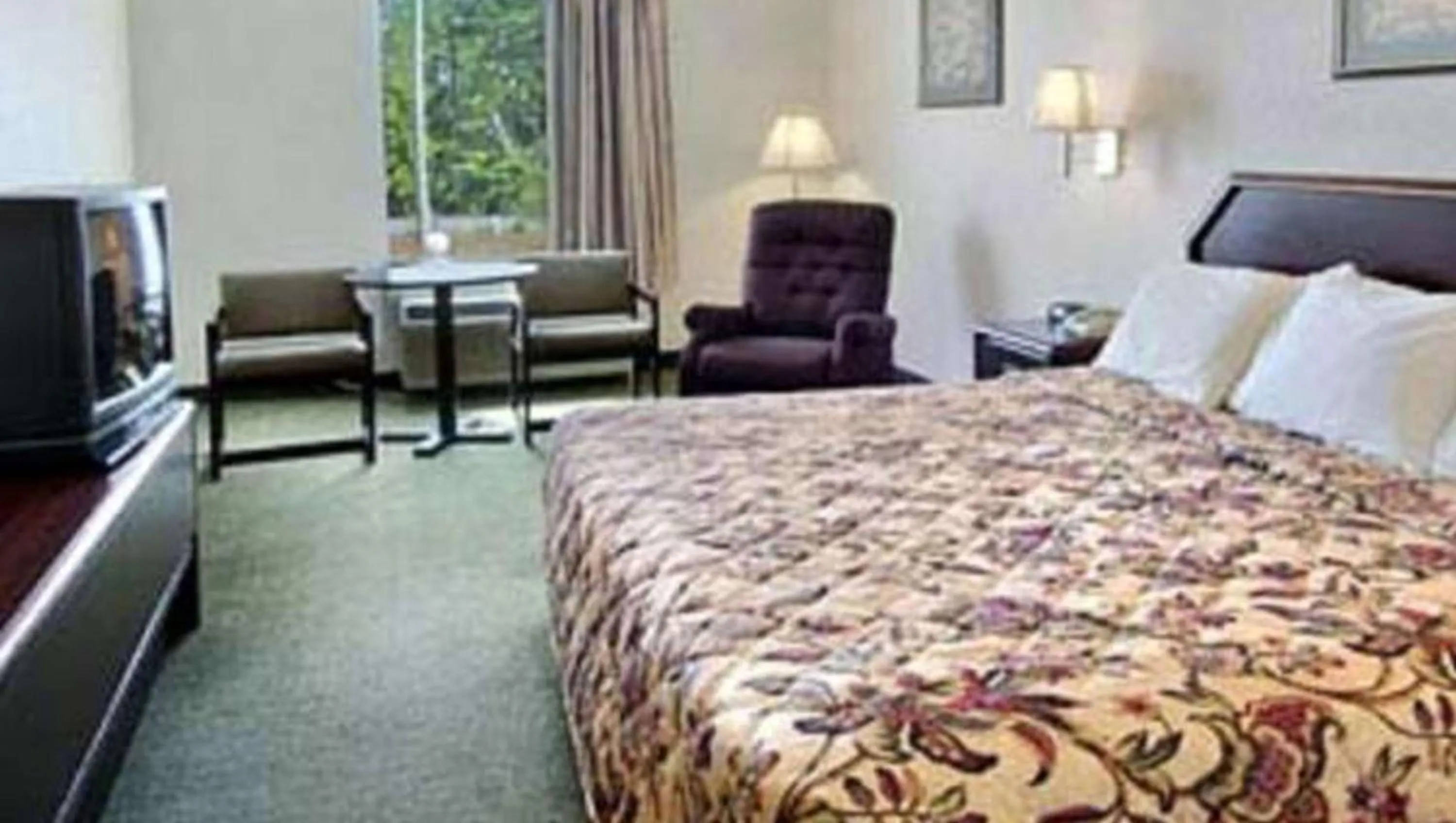 King Room - Non-Smoking in Gray Inn & Suites