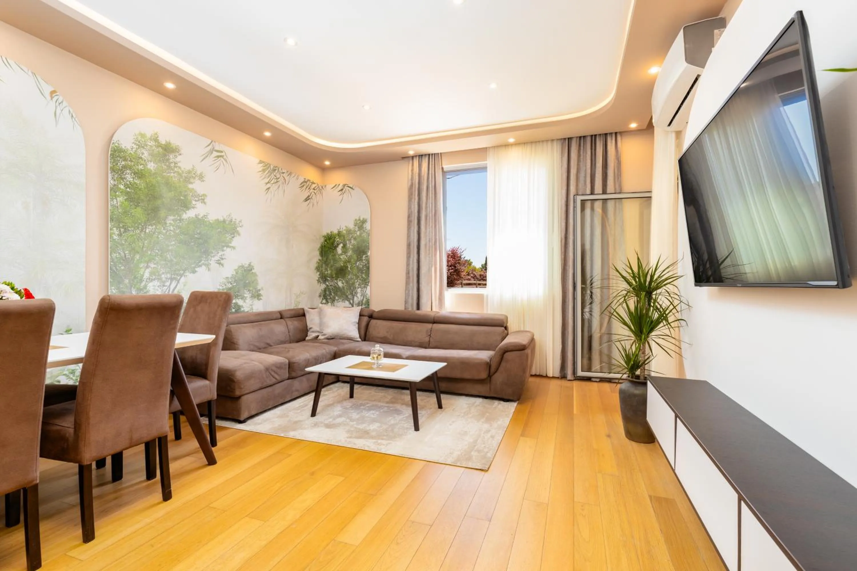 Two-Bedroom Apartment with Balcony and Terrace in Apart hotel M S KATUNJANIN