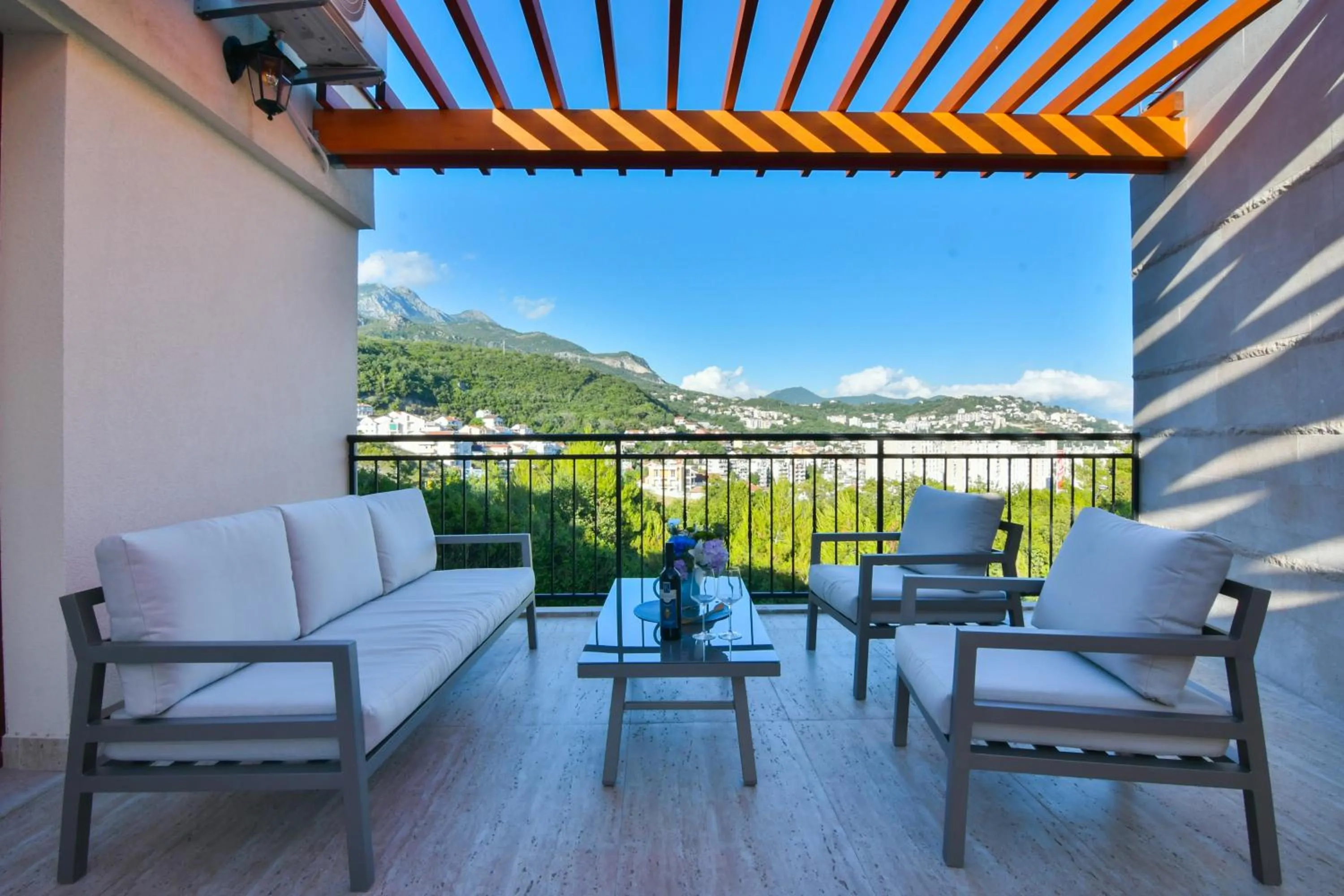 Deluxe Apartment in Apart hotel M S KATUNJANIN