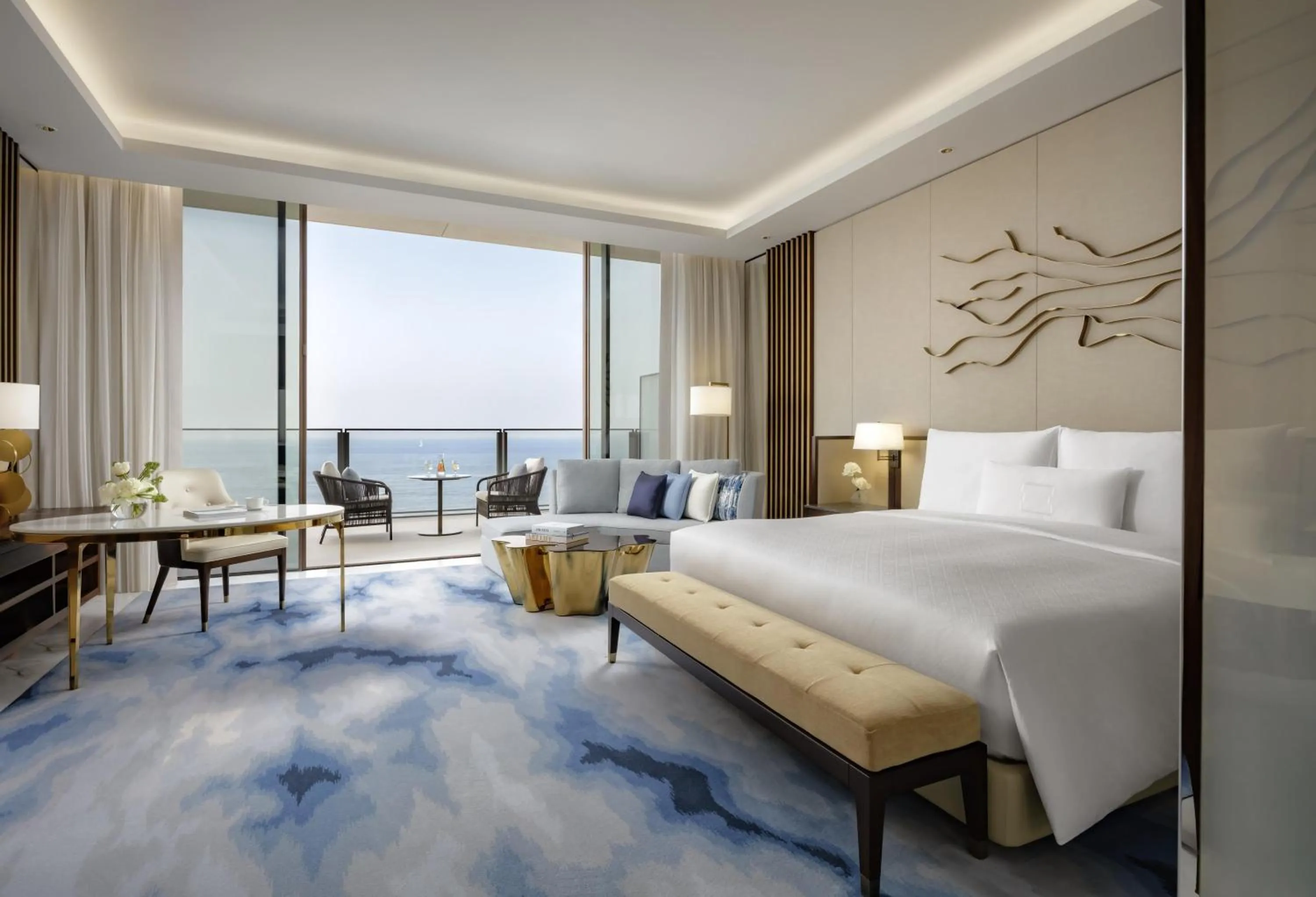 Royal Club King Sea View - Royal Club access with breakfast, all-day premium champagne & high-tea in Atlantis The Royal