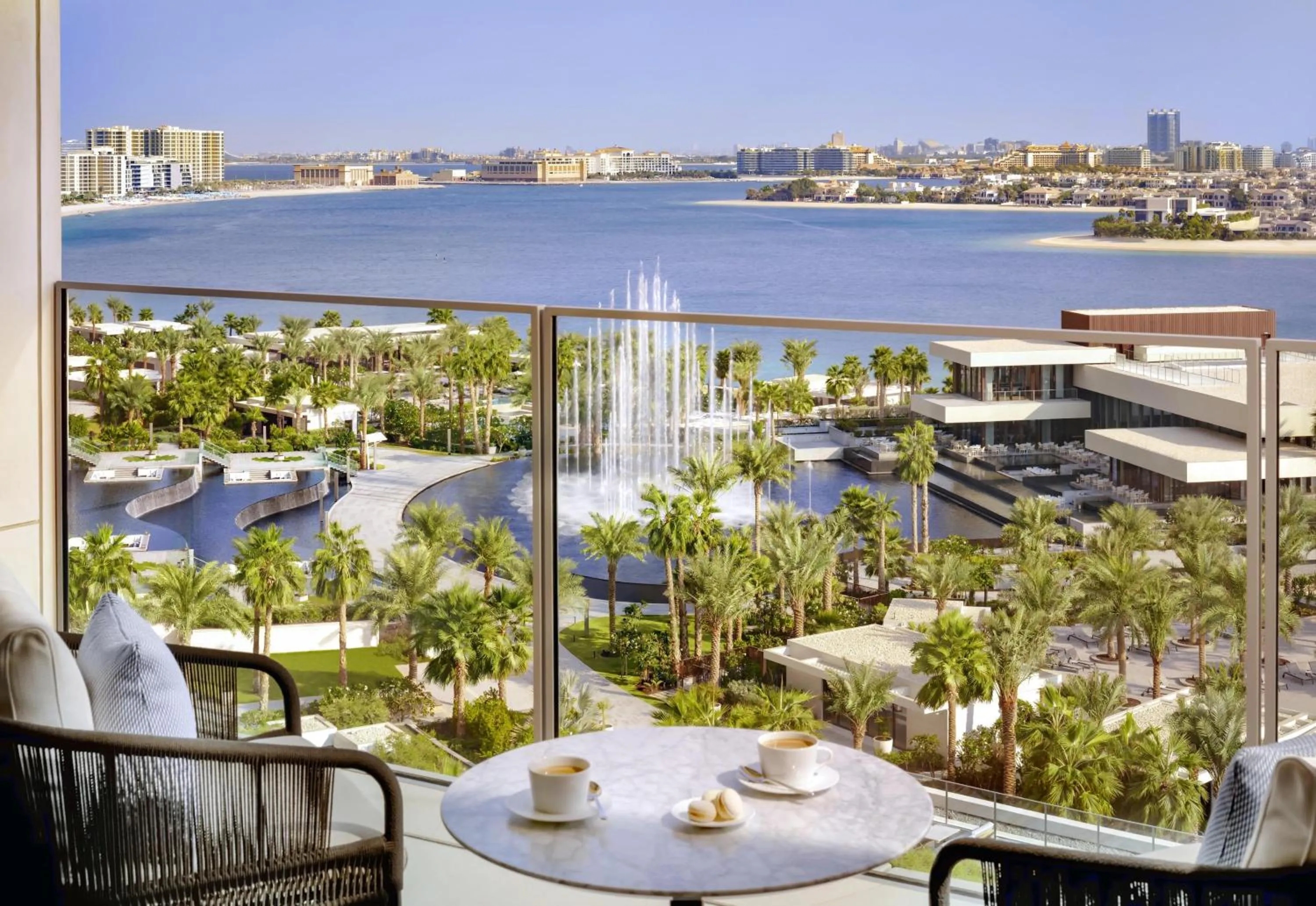 Royal Club Queen Palm View - Royal Club access with breakfast, all-day premium champagne & high-tea in Atlantis The Royal