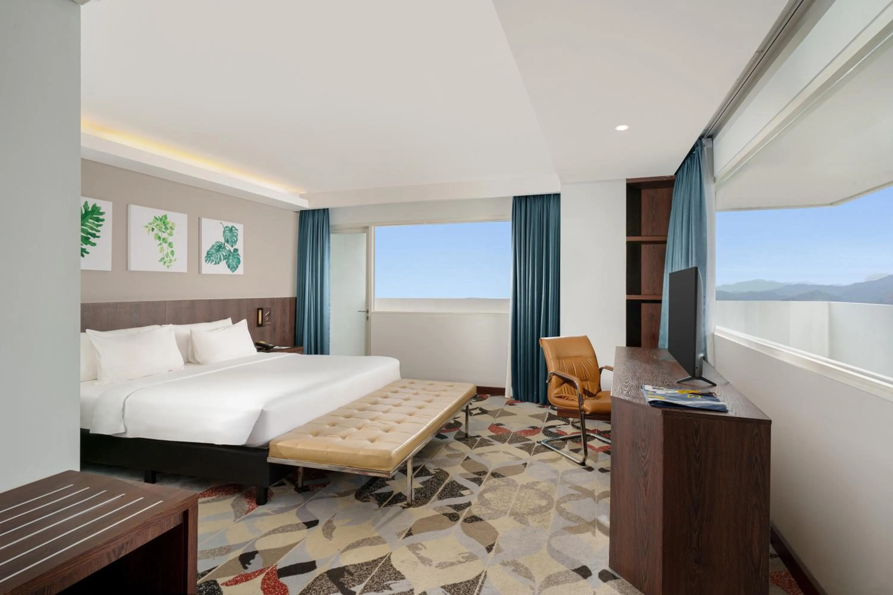 Executive Room - 1 King Bed - Balcony - Sea View in Golden Tulip Springhill Lampung