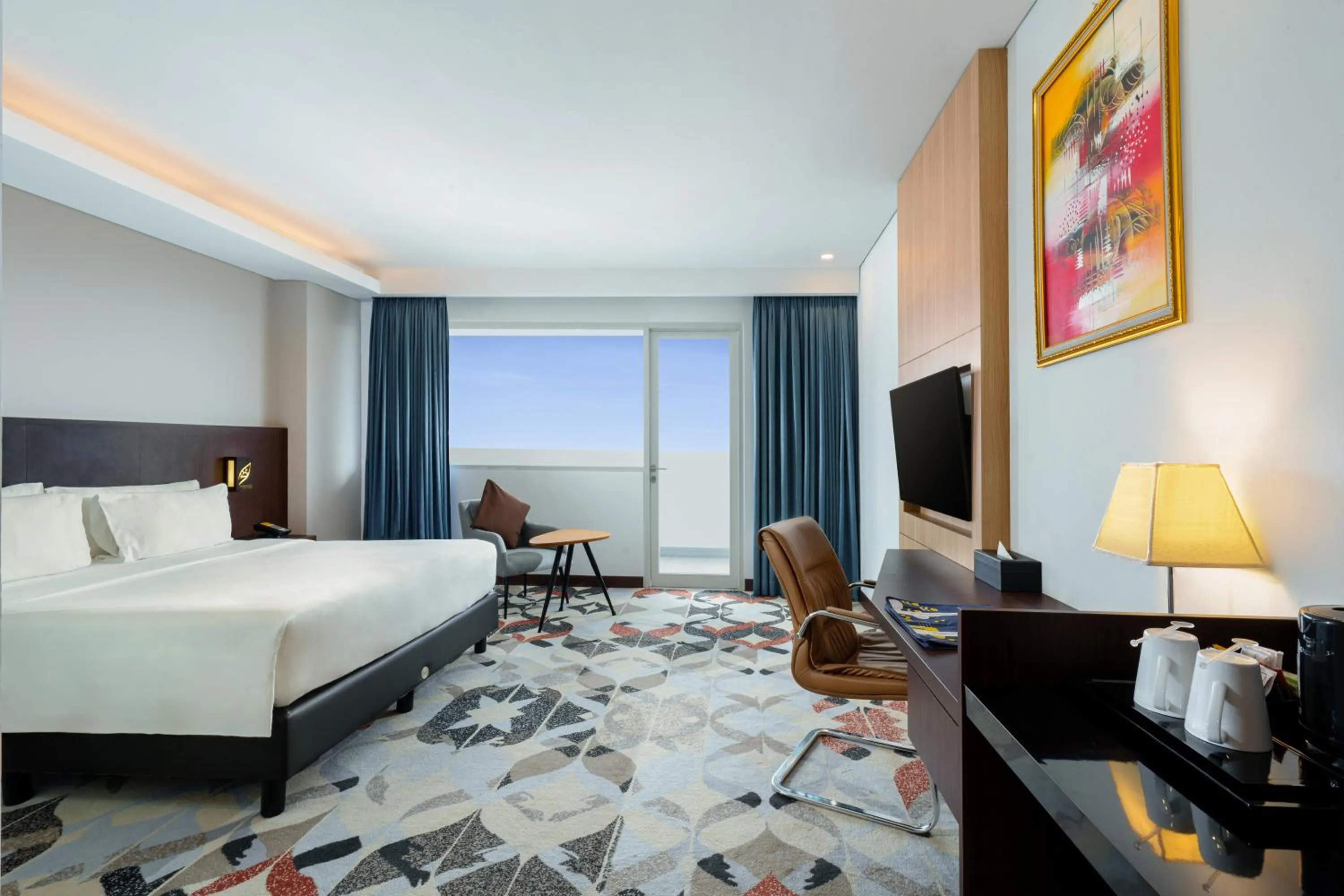 Deluxe Room 1 Queen Bed Sea View in Golden Tulip Springhill Lampung