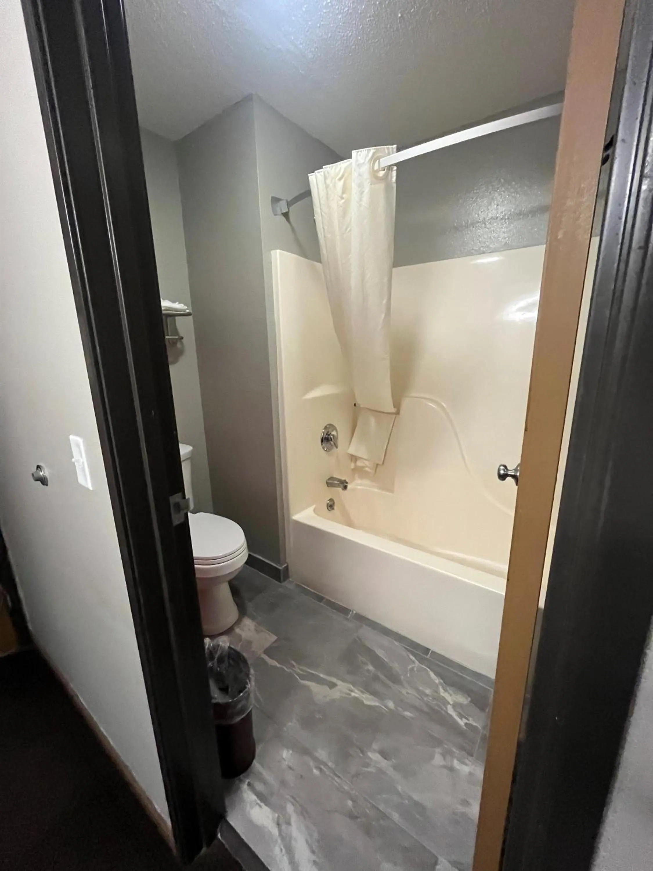 Queen Room - Smoking in Super 8 by Wyndham Blair