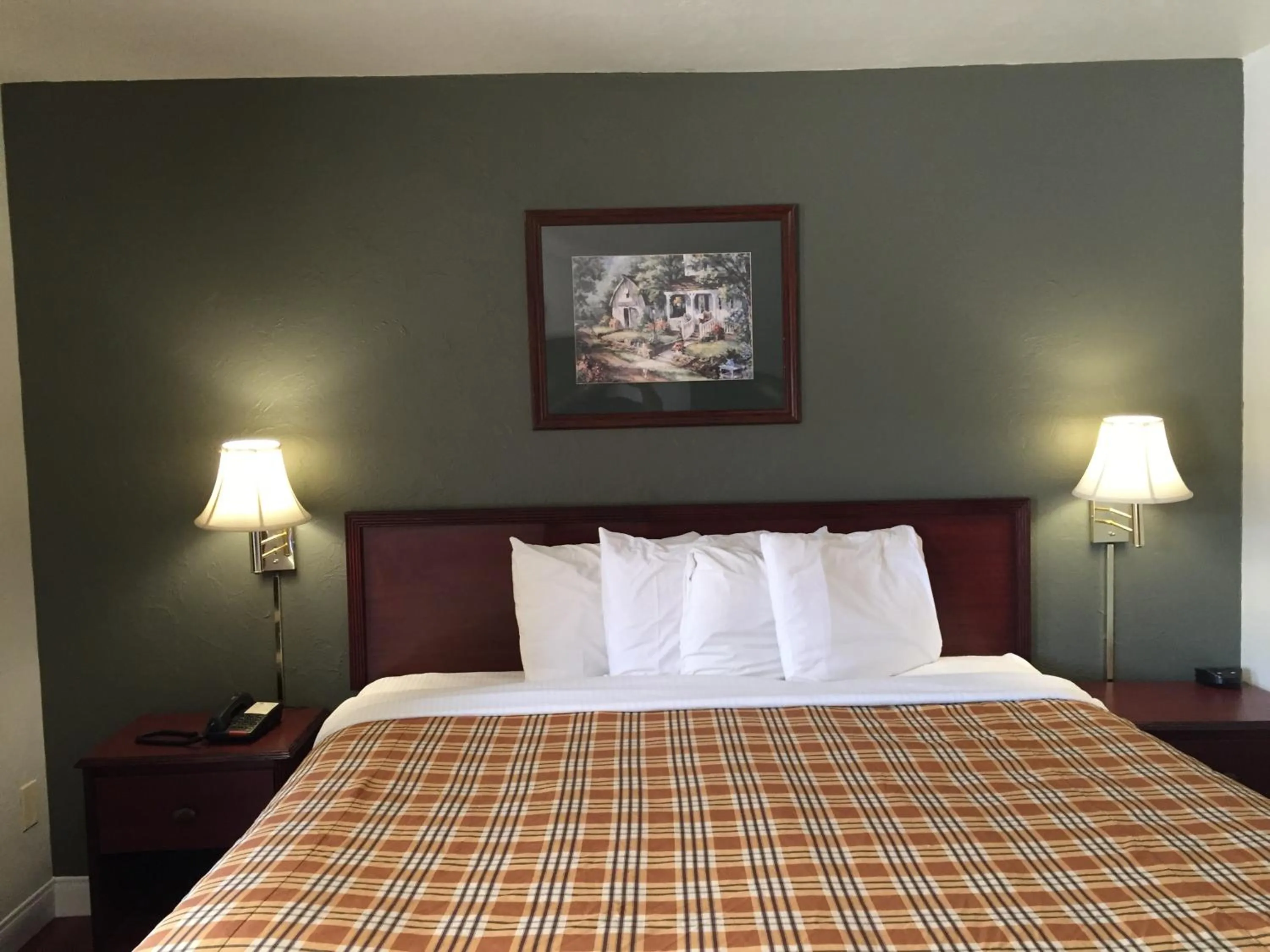 King Room - Non-Smoking in Budget Inn-Norman