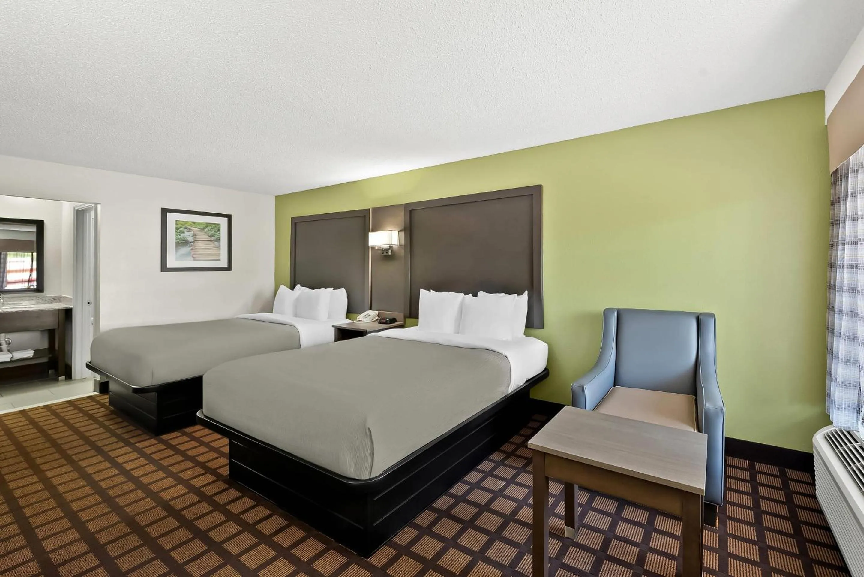 Queen Room with Two Queen Beds - Smoking in Quality Inn Raeford