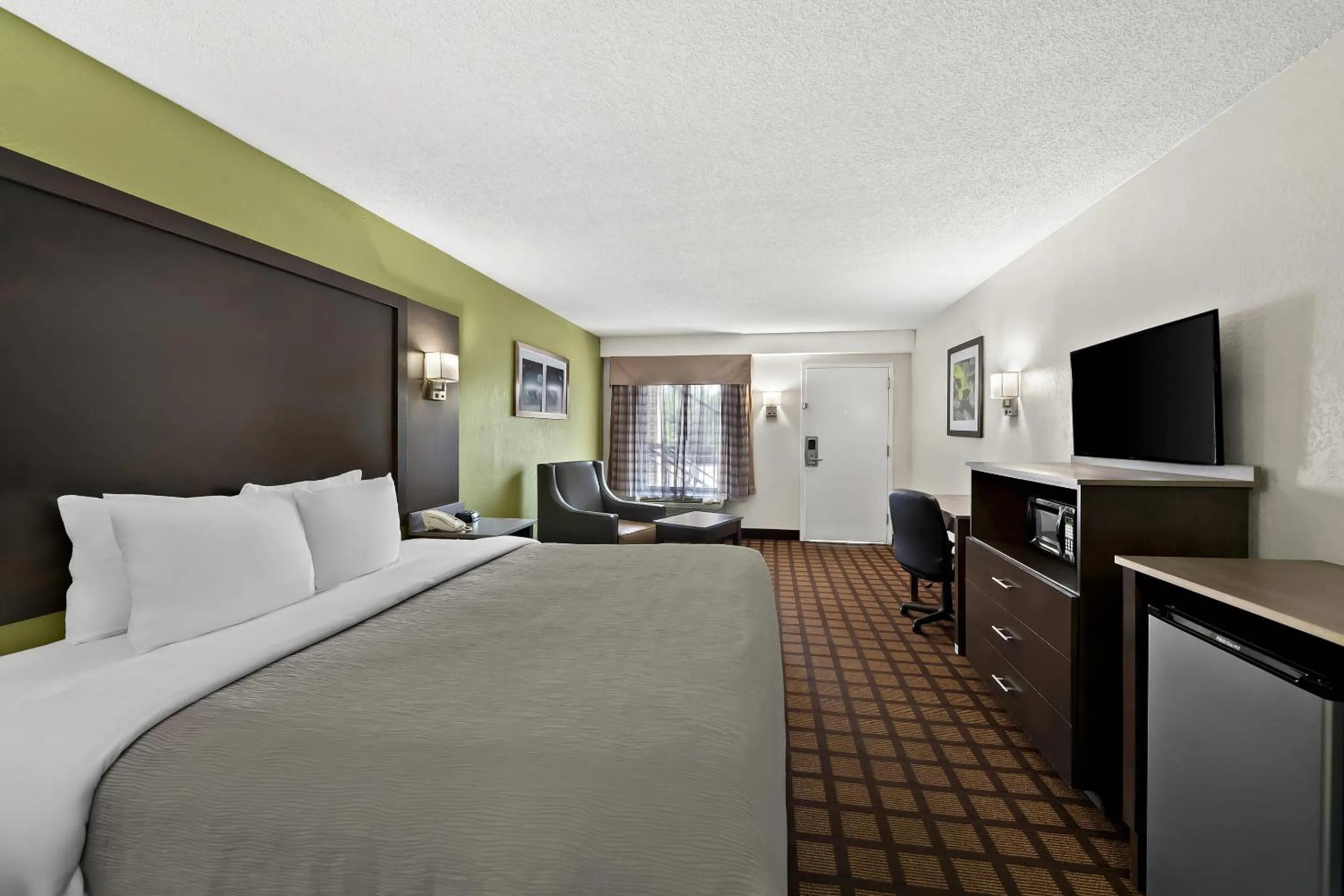 King Room - Smoking  in Quality Inn Raeford