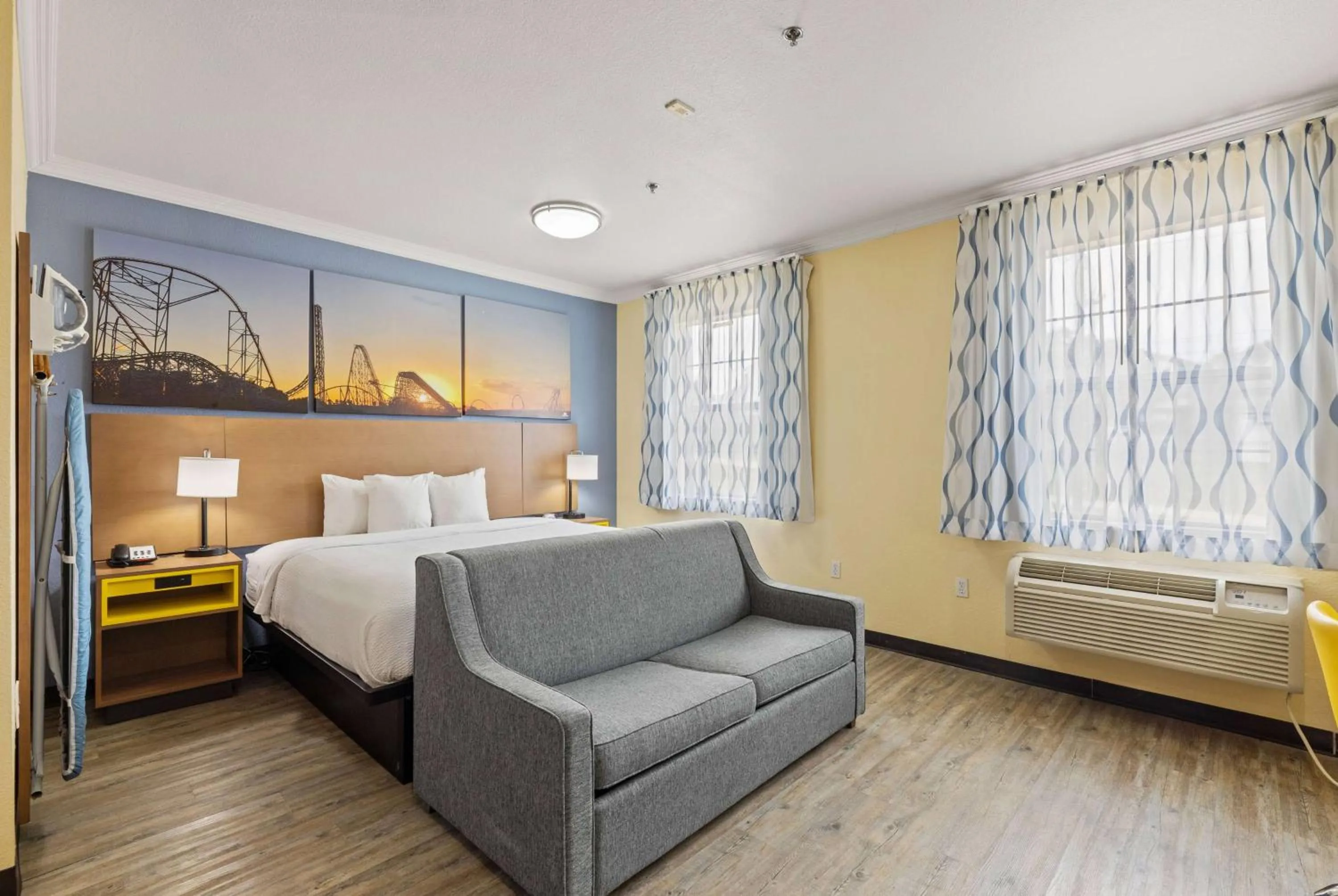 One-Bedroom King Suite - Non-Smoking in Days Inn & Suites by Wyndham DFW Airport South-Euless