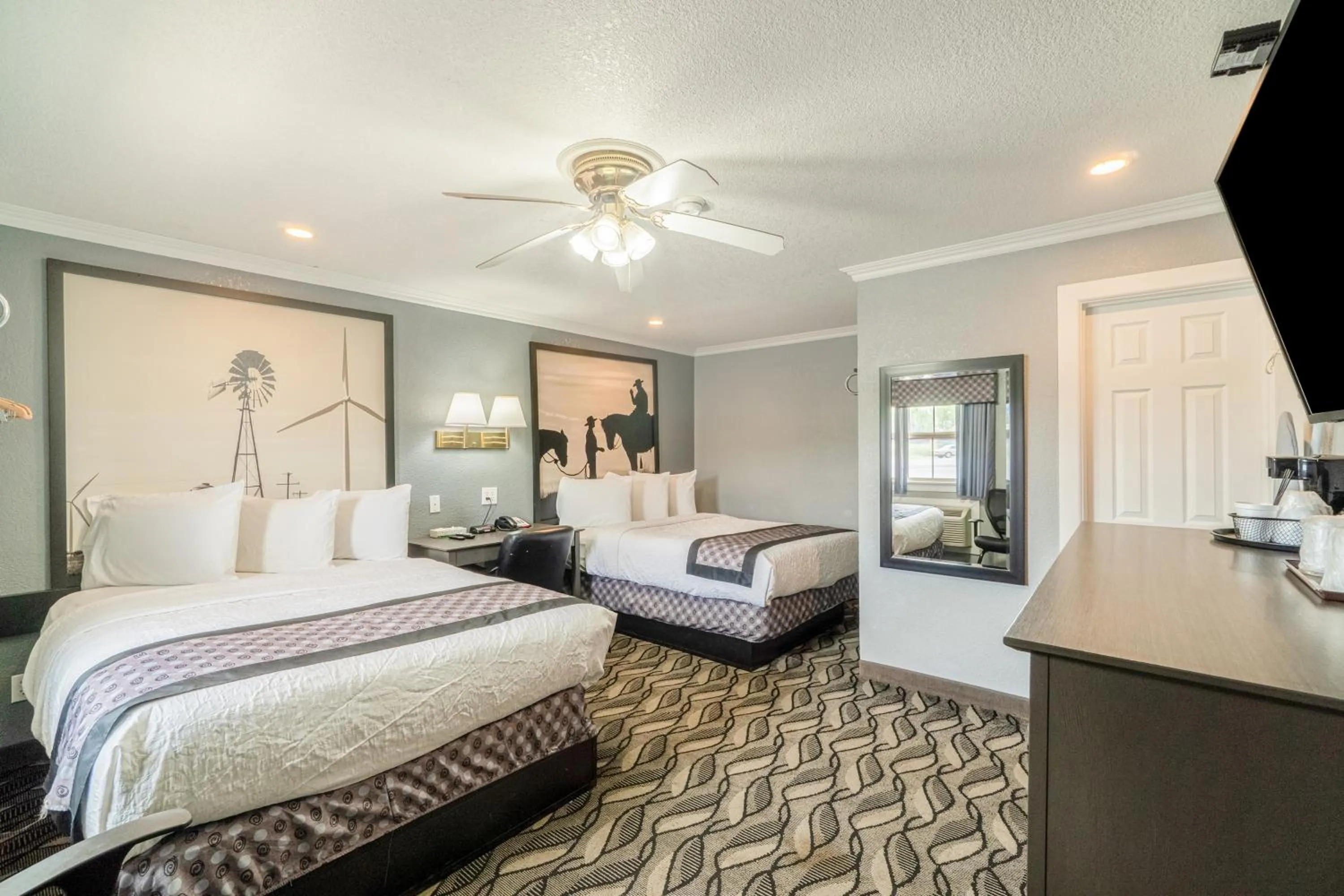 2 Queen Bed Smoking in Purple Sage By OYO Snyder TX