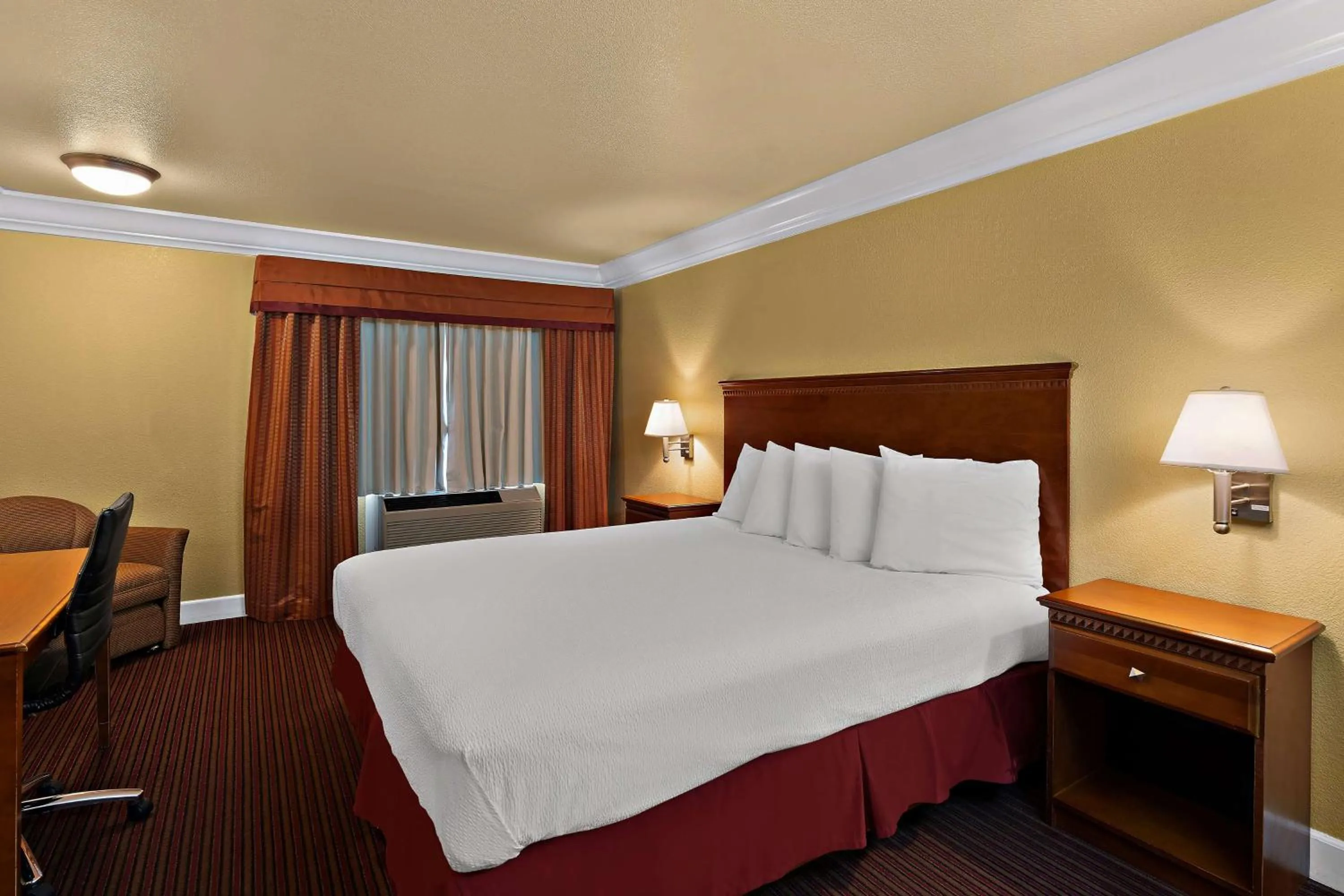 King Room - Mobility Access/Non-Smoking in Best Western Willits Inn
