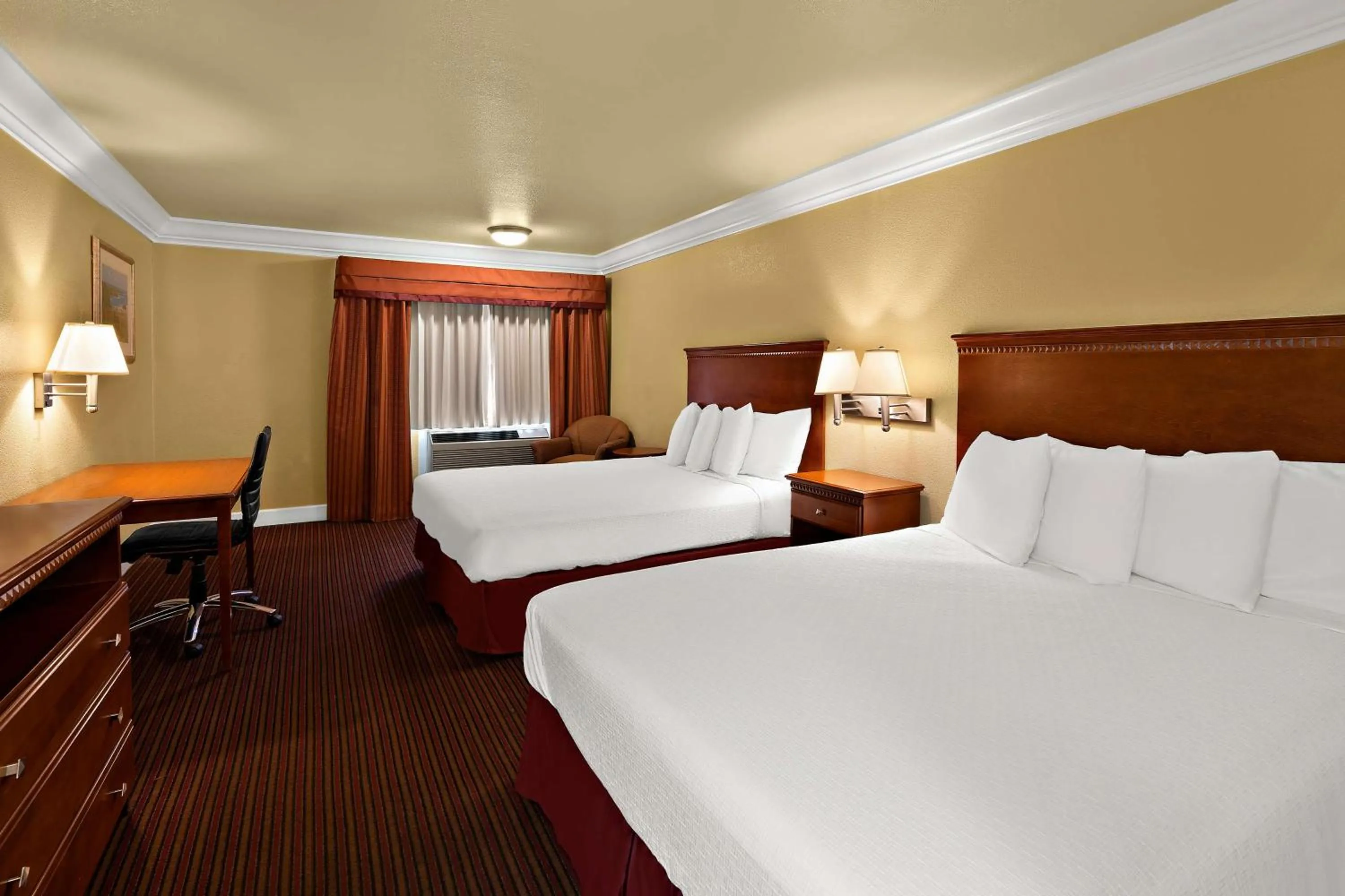 Queen Room with Two Queen Beds - Non-Smoking in Best Western Willits Inn
