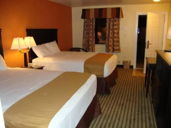 Double Room with Two Queen Beds in Montigo Inn