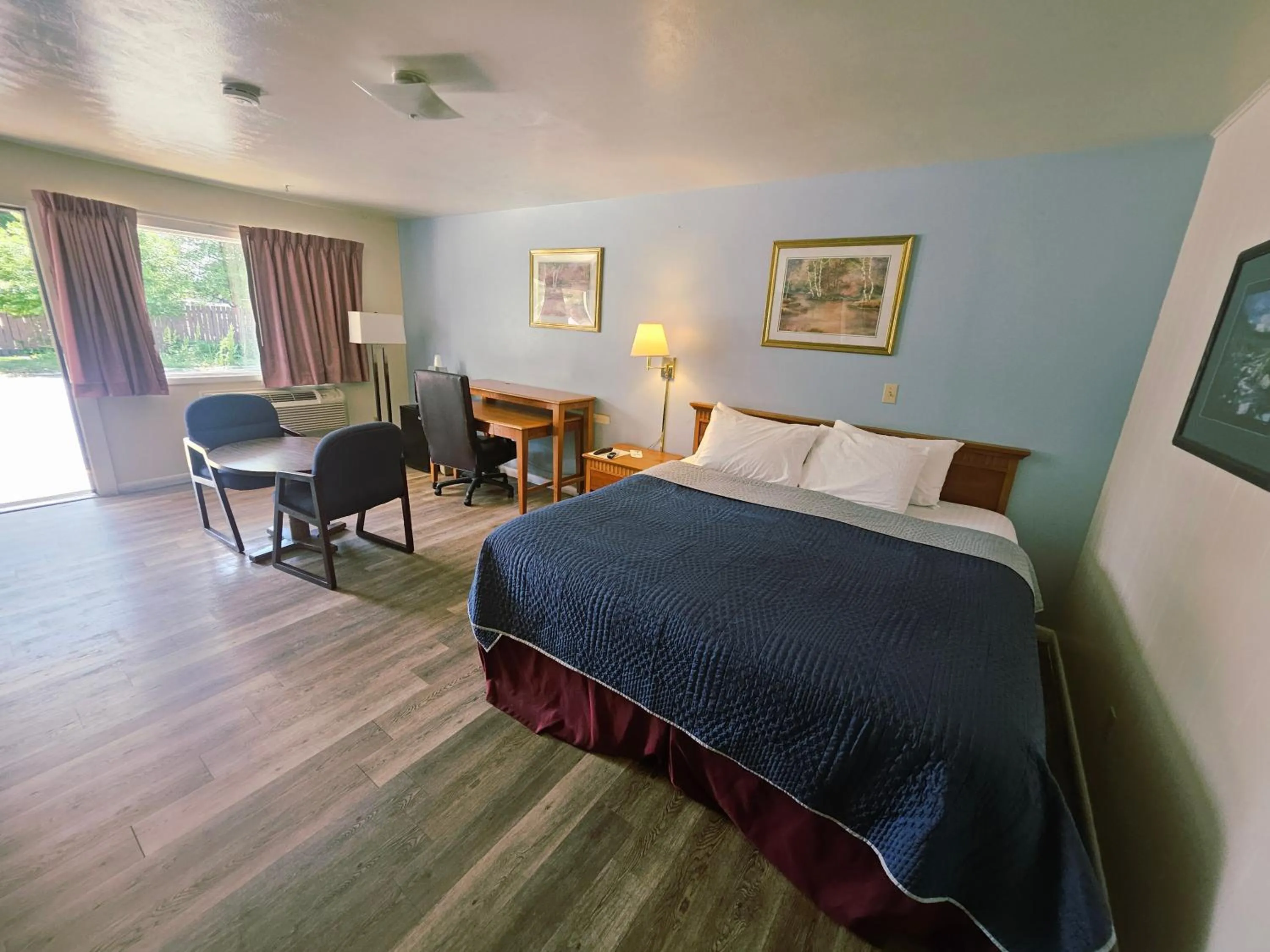 Large Single Room - single occupancy in The Budget Inn Express