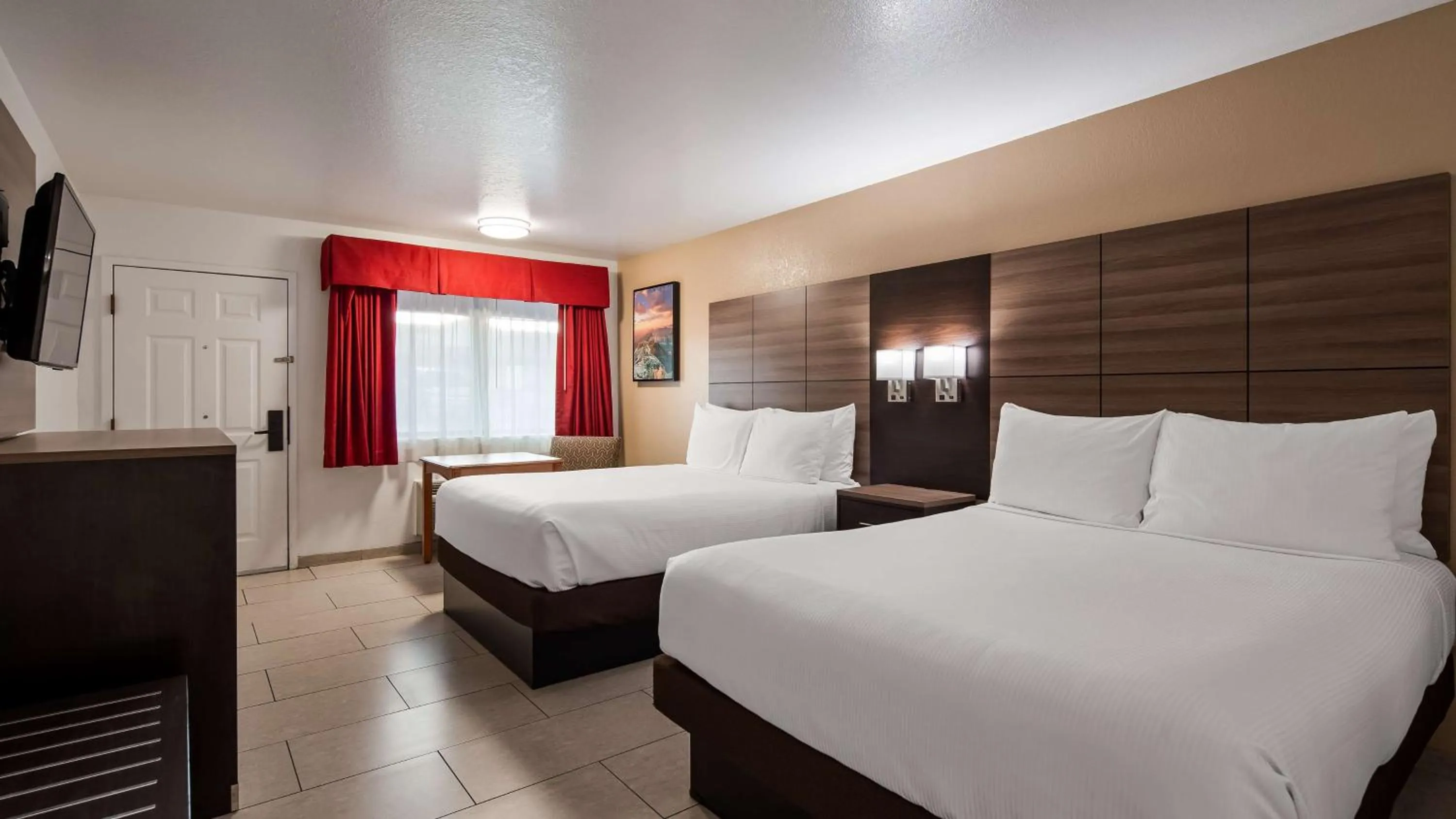 Queen Room with Two Queen Beds and Bath Tub - Disability Access in Best Western Santa Rosa Inn