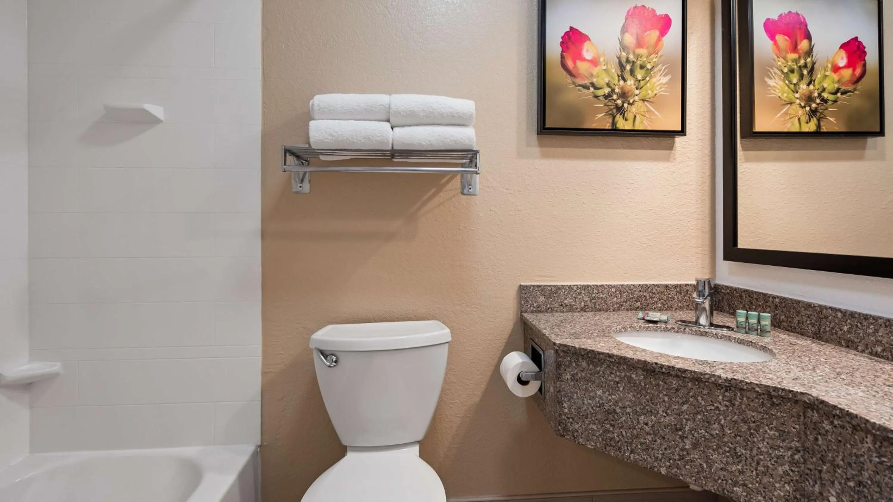 Queen Room with Two Queen Beds in Best Western Santa Rosa Inn