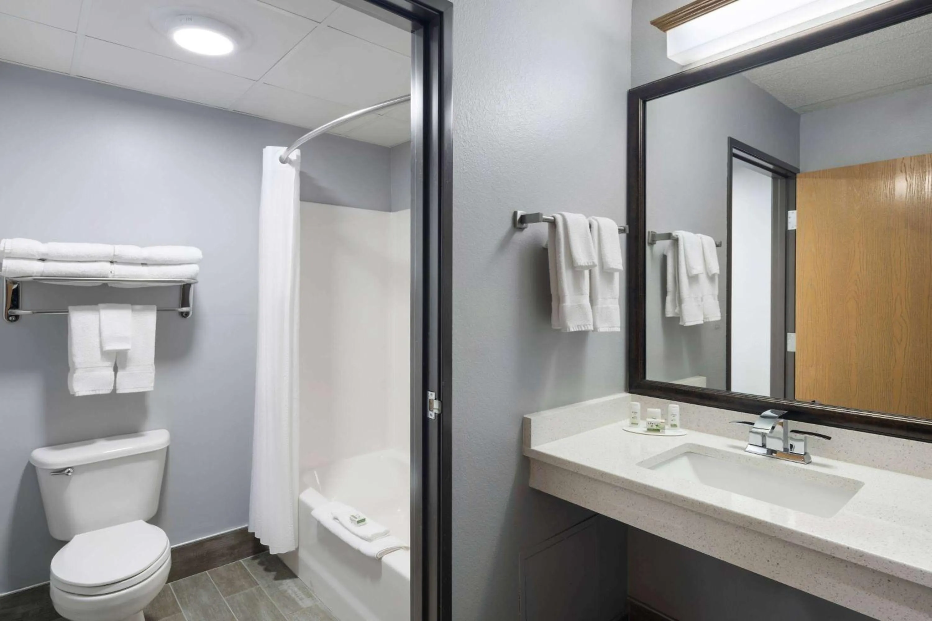 Luxury Presidential King Suite - Non-Smoking in AmericInn by Wyndham Stuart