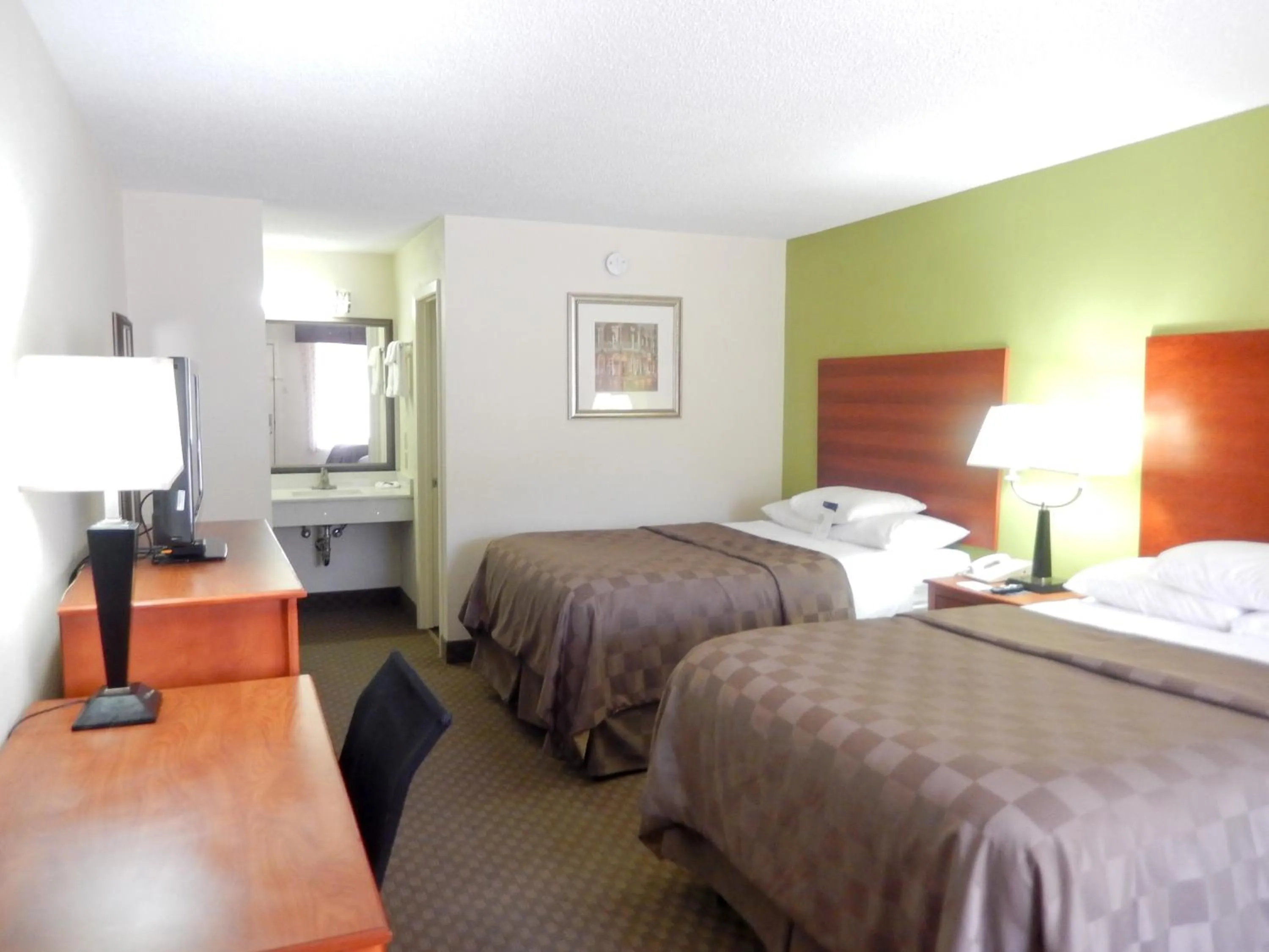 Deluxe Quadruple Room - Smoking in Motel 6-Luling, LA