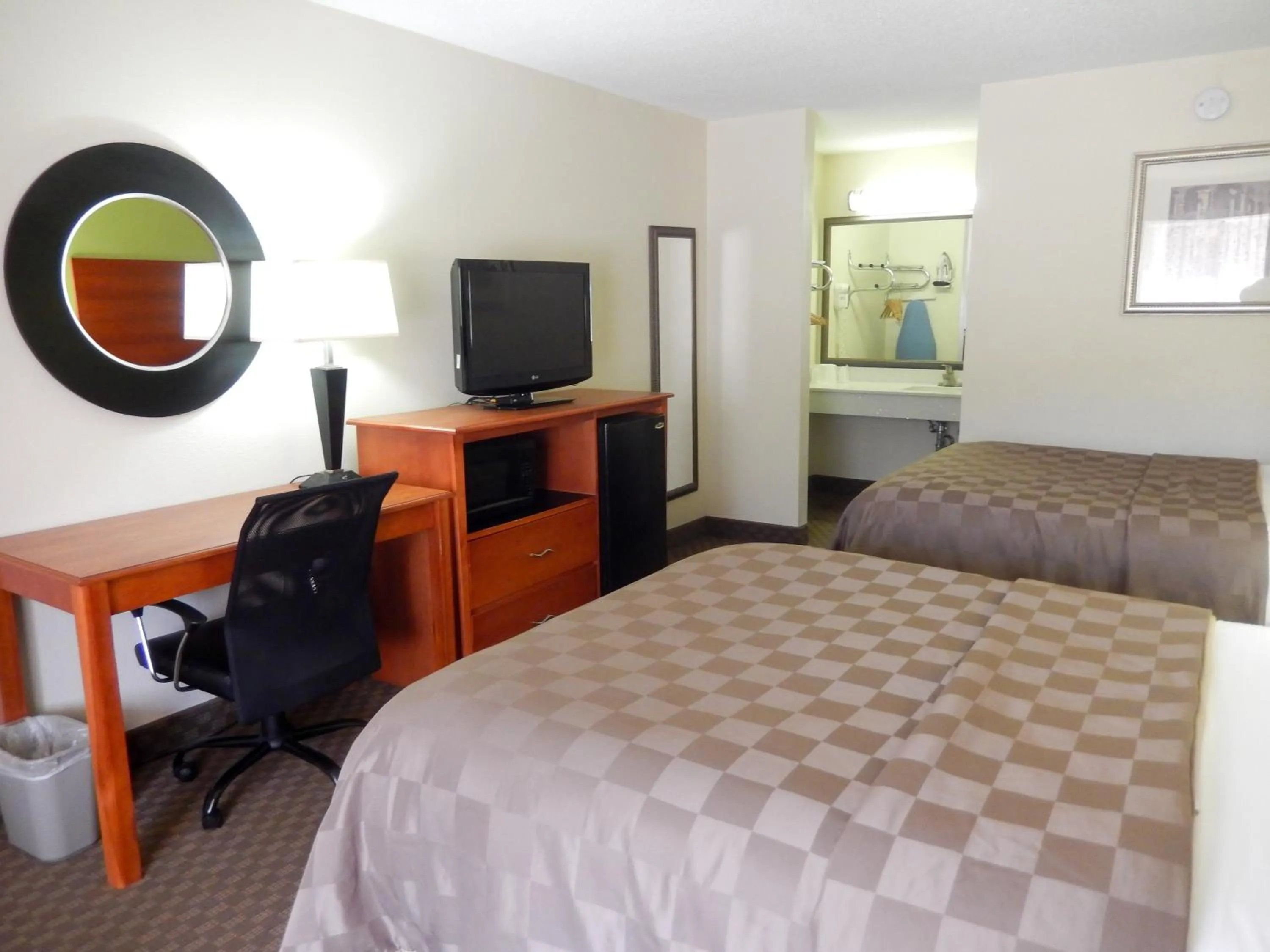 Deluxe Quadruple Room - Non-Smoking in Motel 6-Luling, LA