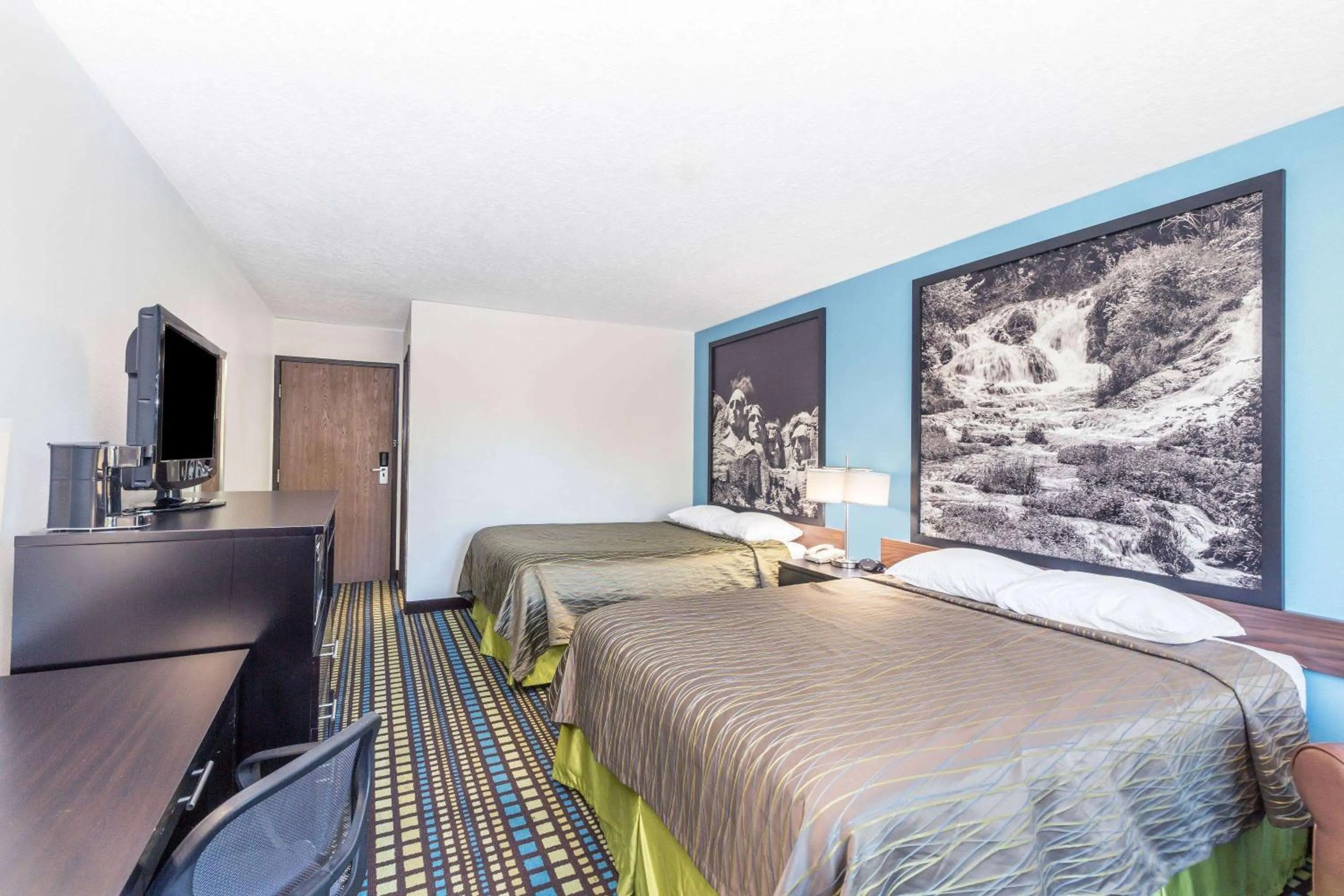 Queen Room with Two Queen Beds - Non-Smoking in Super 8 by Wyndham North Sioux City