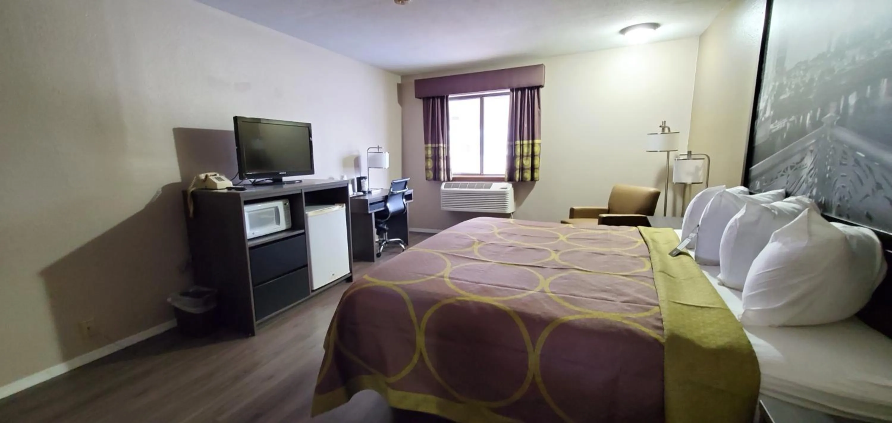 King Room - Non-Smoking in Super 8 by Wyndham Paris