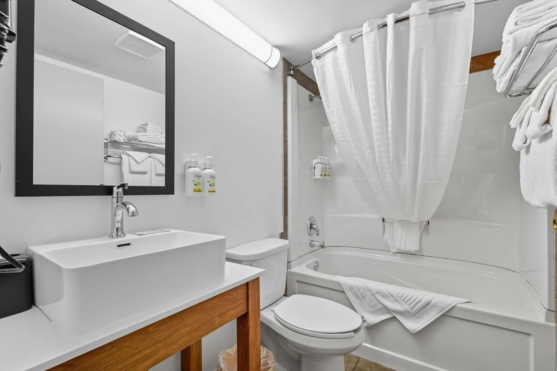 King Suite in Country Inn & Suites by Radisson, Saskatoon, SK