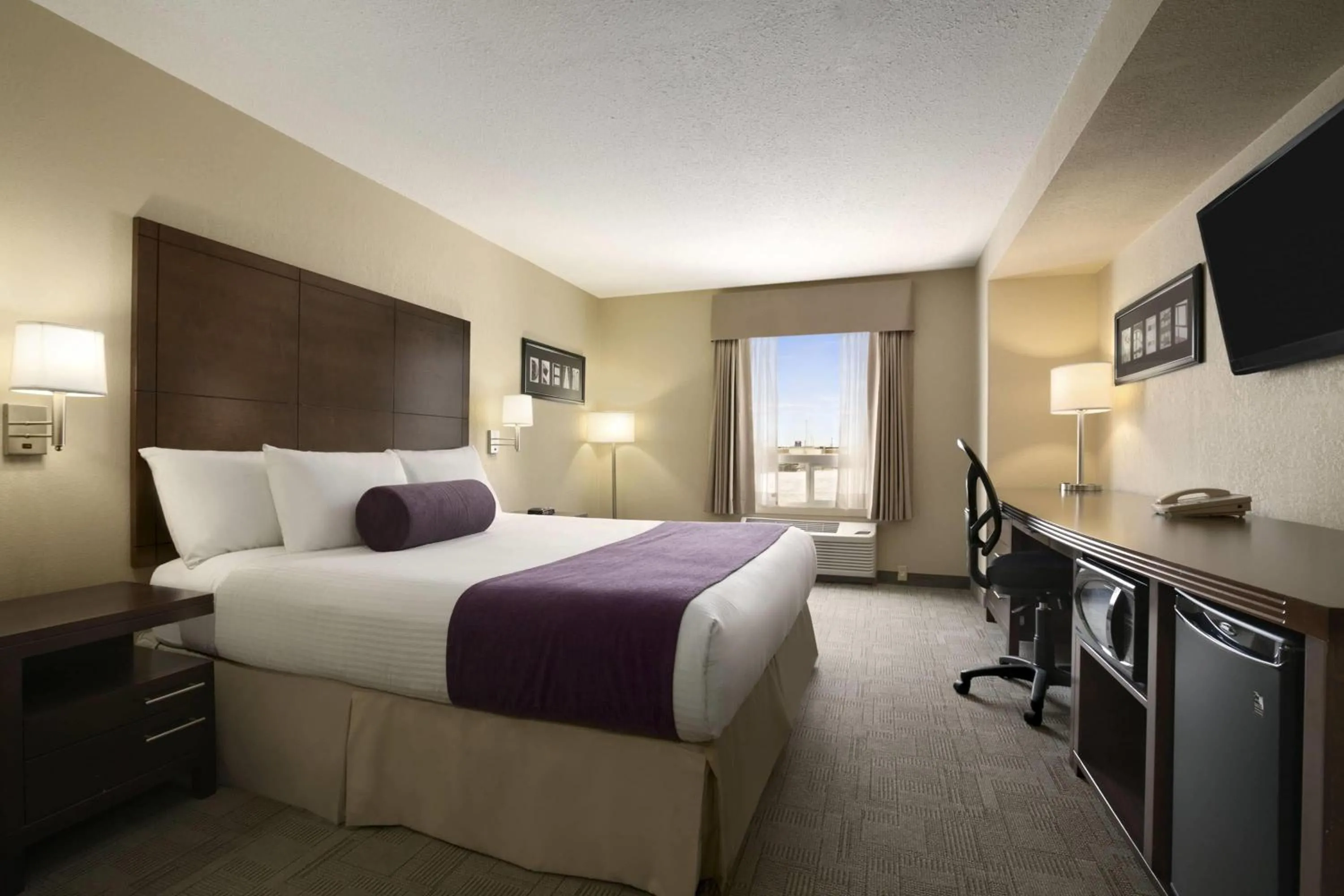 Executive King Suite - Non-Smoking in Days Inn by Wyndham Regina