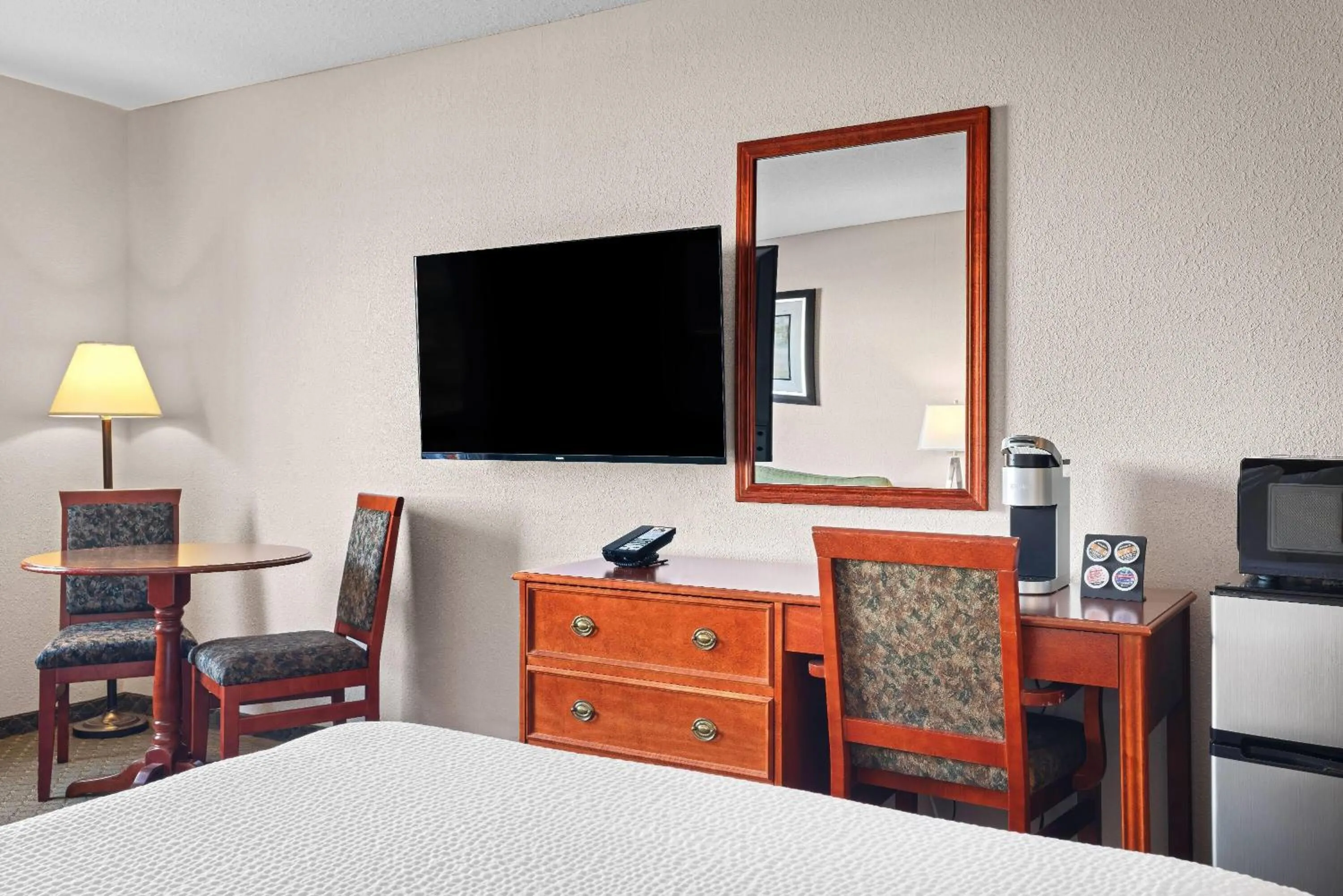 Quadruple Room - Disability Access in Days Inn & Suites by Wyndham Winkler