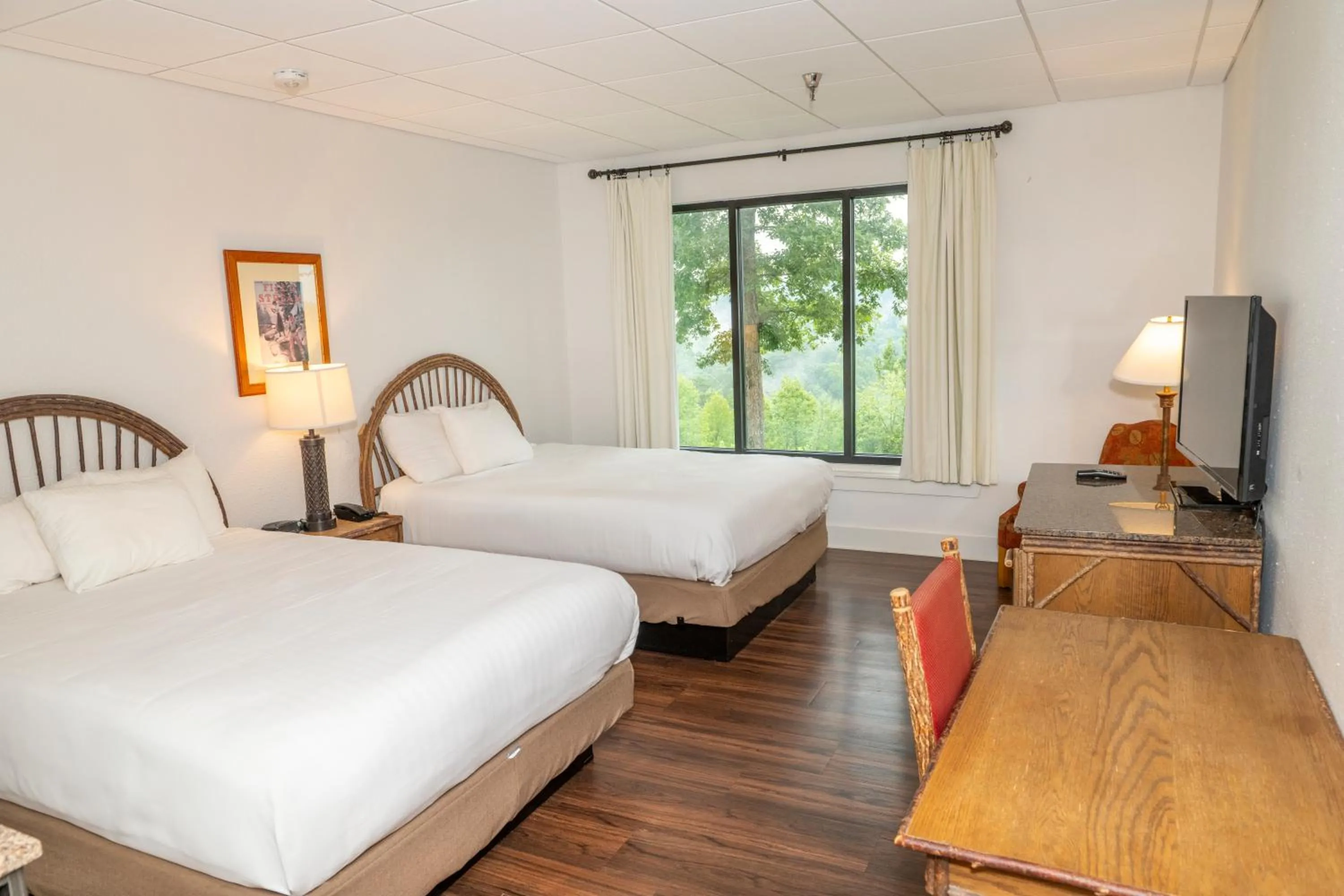 Standard Queen Room with Two Queen Beds in Unicoi State Park & Lodge