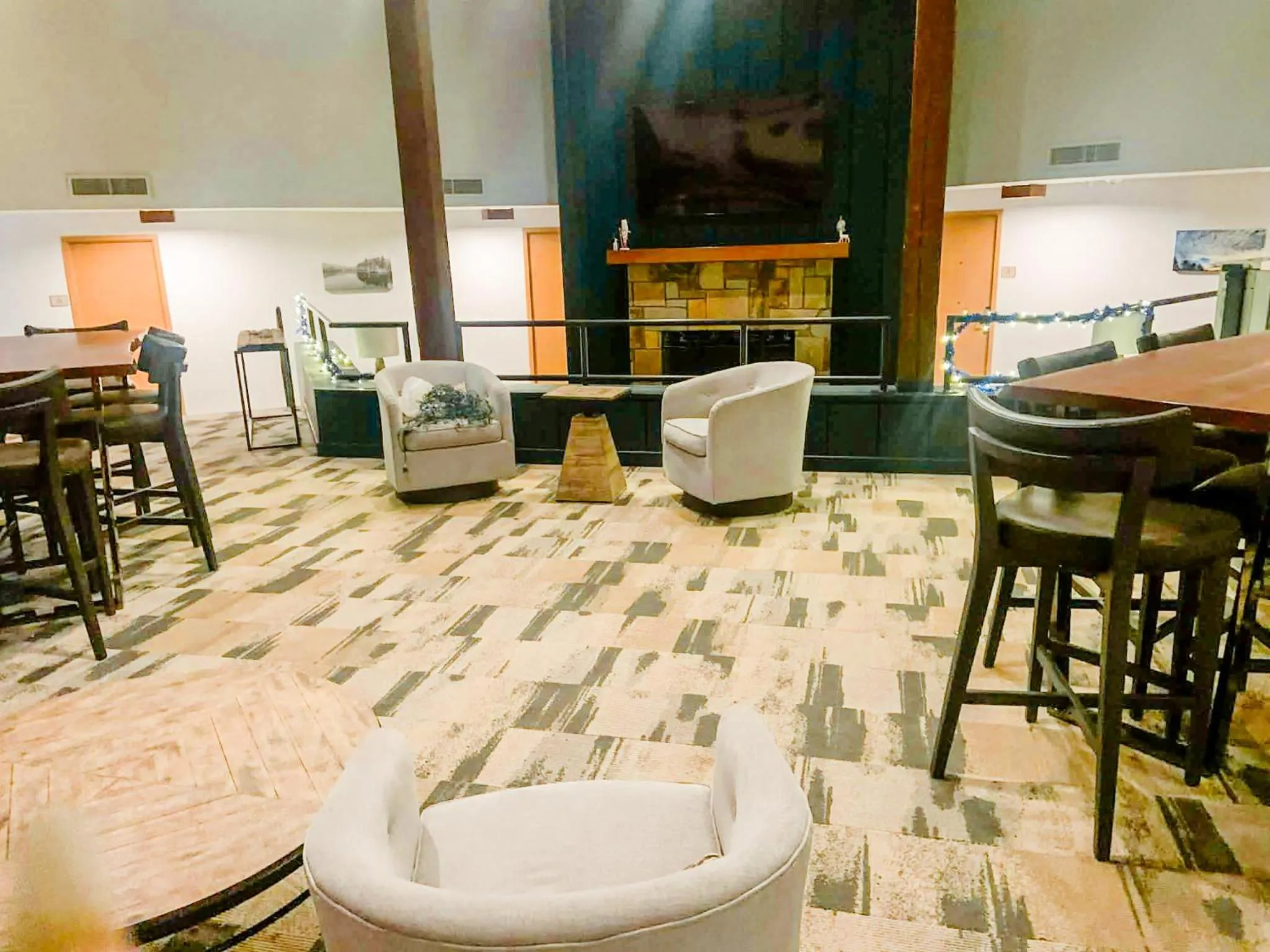 Standard King Room in Unicoi State Park & Lodge