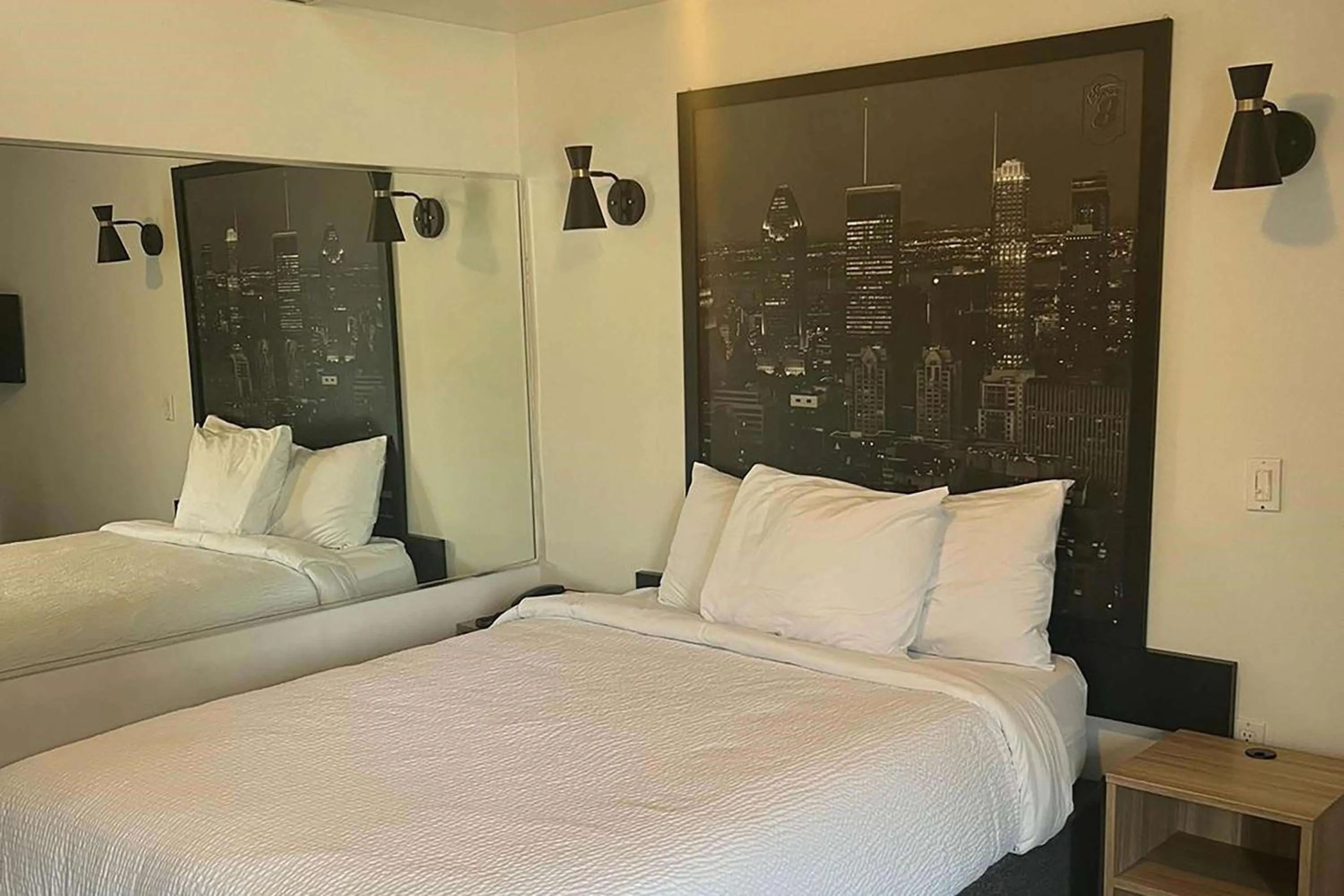 Queen Suite - Non-Smoking in Super 8 by Wyndham Montreal