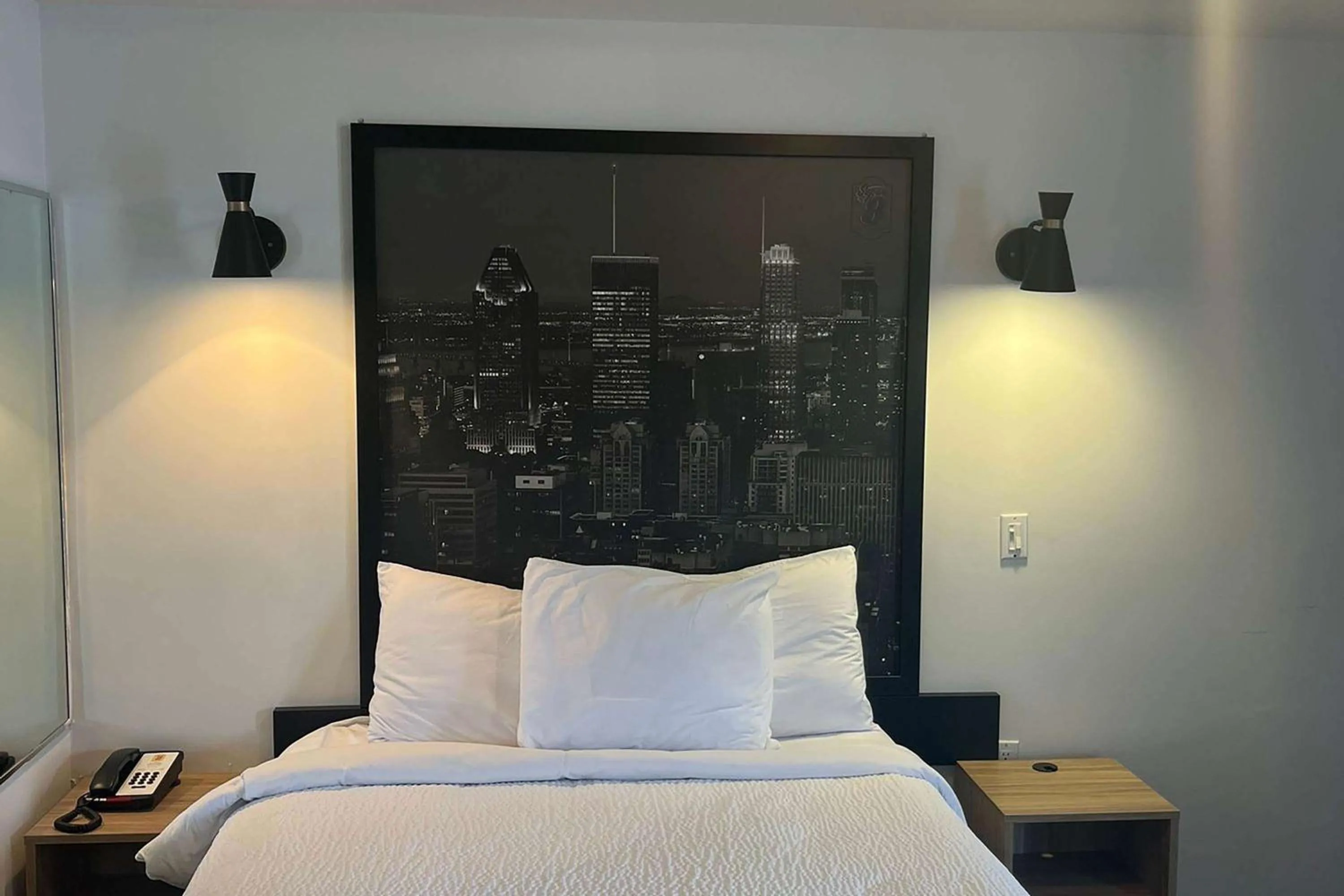 Double Room - Smoking in Super 8 by Wyndham Montreal