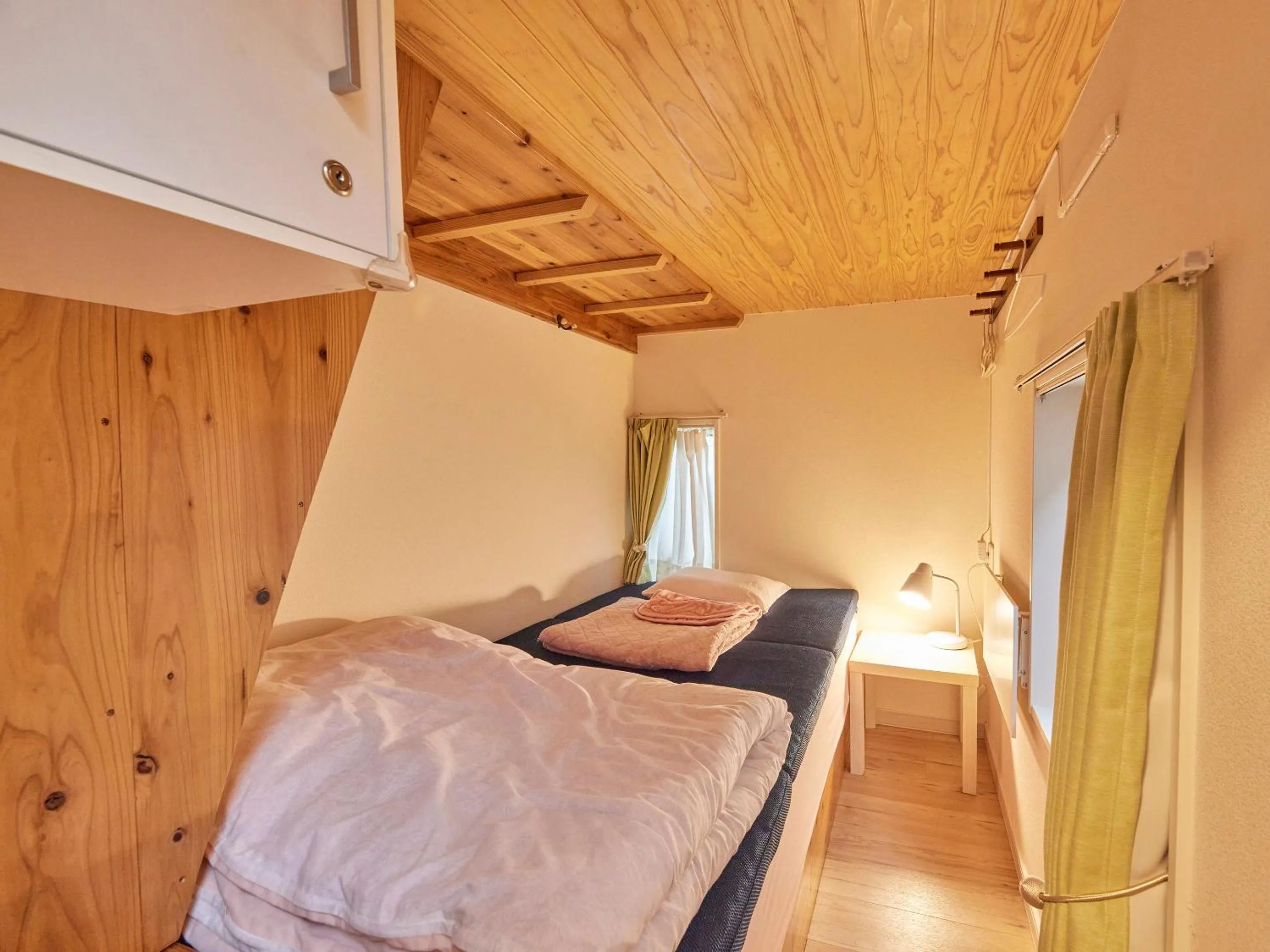 Bed in 4-Bed Female Dormitory Room in Itosima Guesthouse TOMO