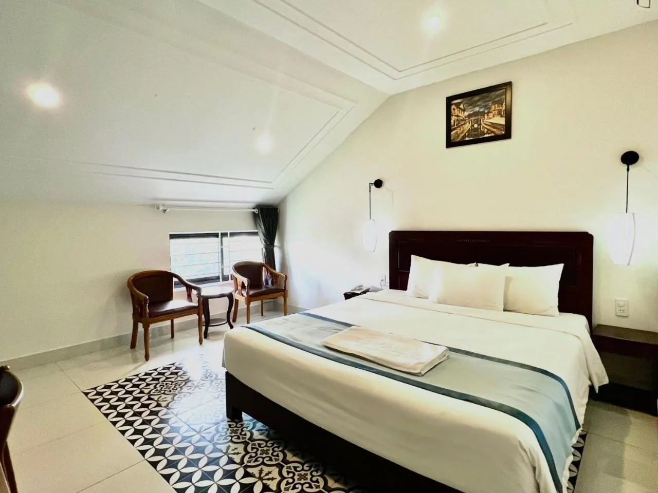 King Room in Grand Holiday Hoian Villa