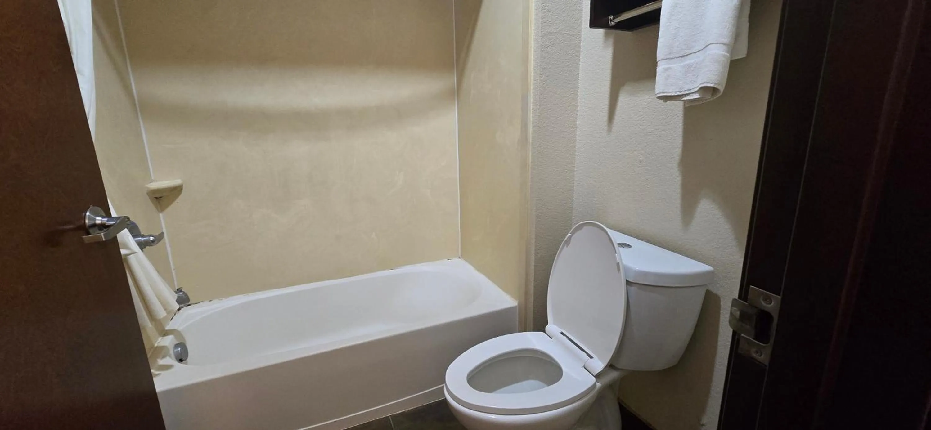 Queen Room with Two Queen Beds and Bath Tub - Mobility Accessible/Non-Smoking in Super 8 by Wyndham Dilley TX