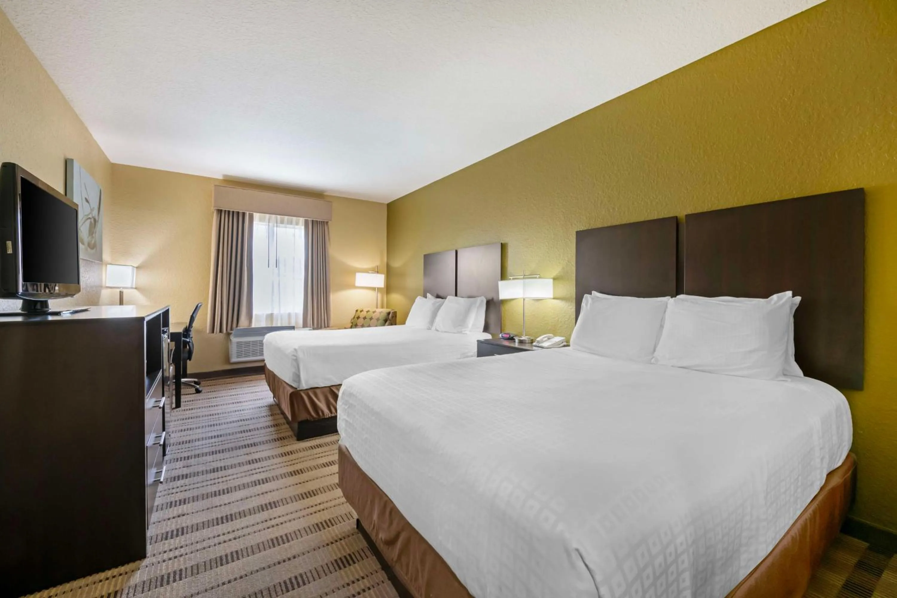 Queen Room with Two Queen Beds - Non-Smoking in Best Western Edgewater Inn