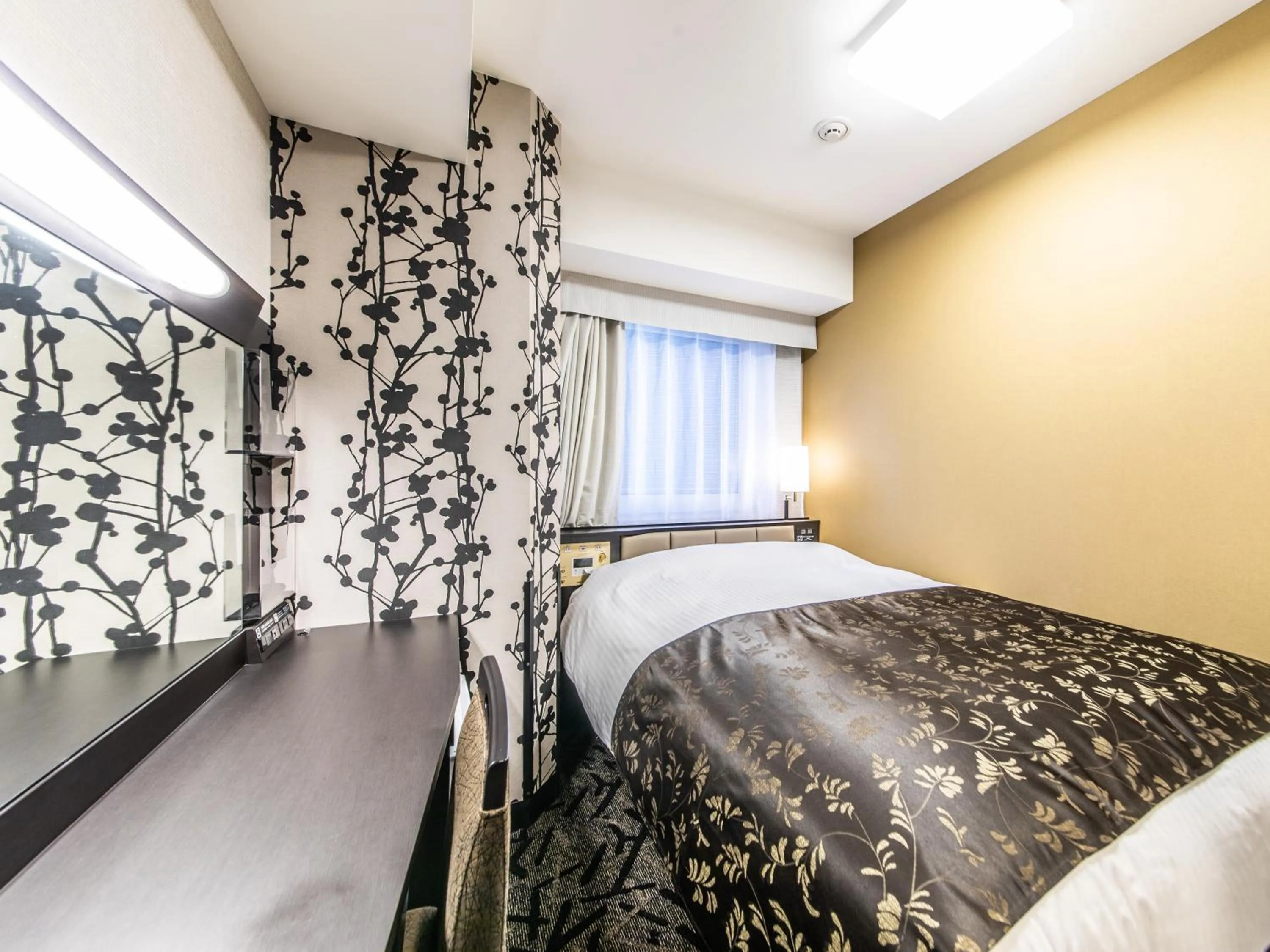 Standard Double Room - Non-Smoking in APA Hotel & Resort Midosuji Hommachi Eki Tower